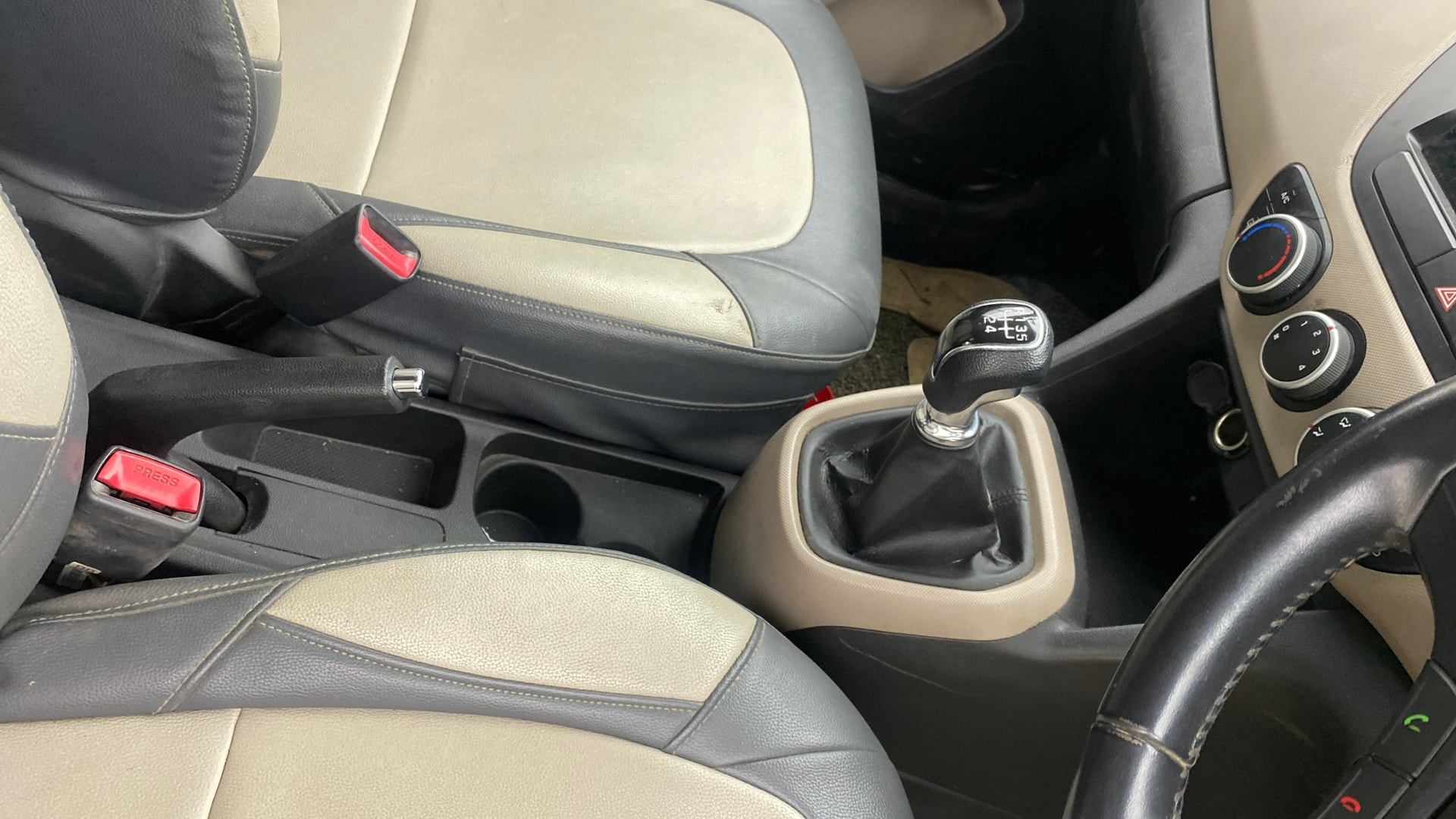 View 2014 Hyundai Grand i10 1.1 Asta Diesel Image 38 Used 2014 Hyundai Grand i10 1.1 Asta Diesel Image 38