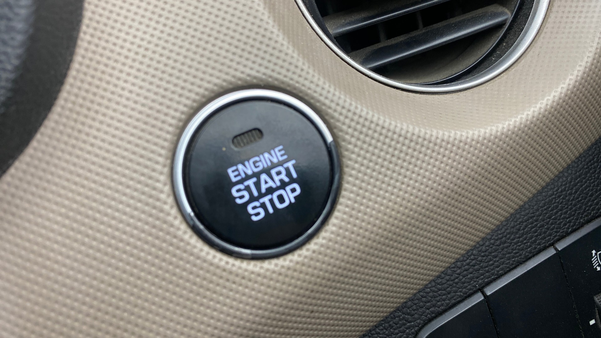 View 2014 Hyundai Grand i10 1.1 Asta Diesel Image 33 Used 2014 Hyundai Grand i10 1.1 Asta Diesel Image 33