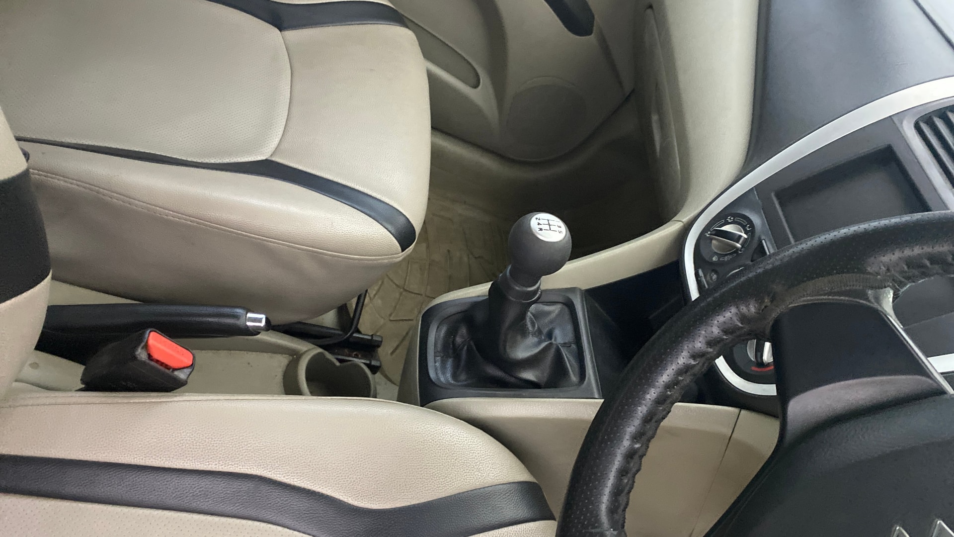 View 2015 Maruti Suzuki 1000 Base Variant Image 37 Used 2015 Maruti Suzuki 1000 Base Variant Image 37