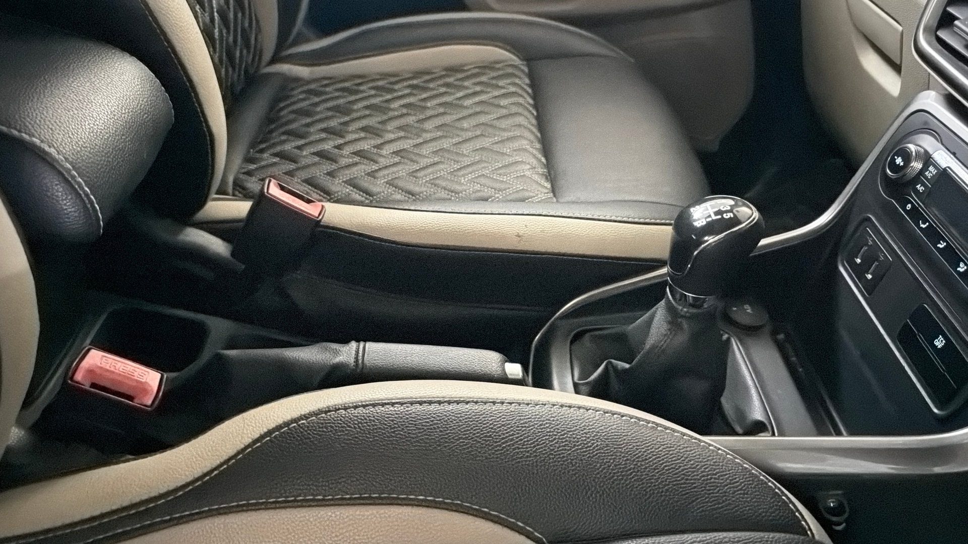 View 2019 Ford EcoSport 1.5 TDCi Diesel Ambiente BS IV Image 40 Used 2019 Ford EcoSport 1.5 TDCi Diesel Ambiente BS IV Image 40