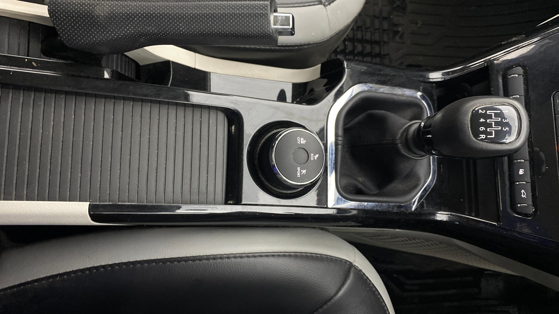 View 2023 Tata Nexon Revotron XE Image 39 Used 2023 Tata Nexon Revotron XE Image 39