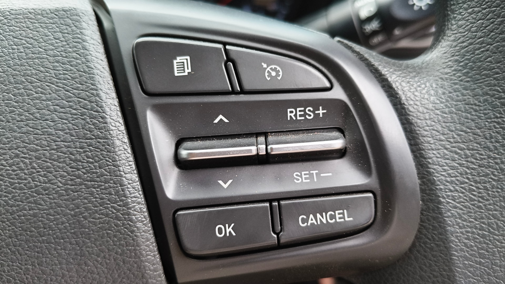 View 2024 Hyundai Grand i10 Nios Sportz Petrol AMT Image 3 Used 2024 Hyundai Grand i10 Nios Sportz Petrol AMT Image 3