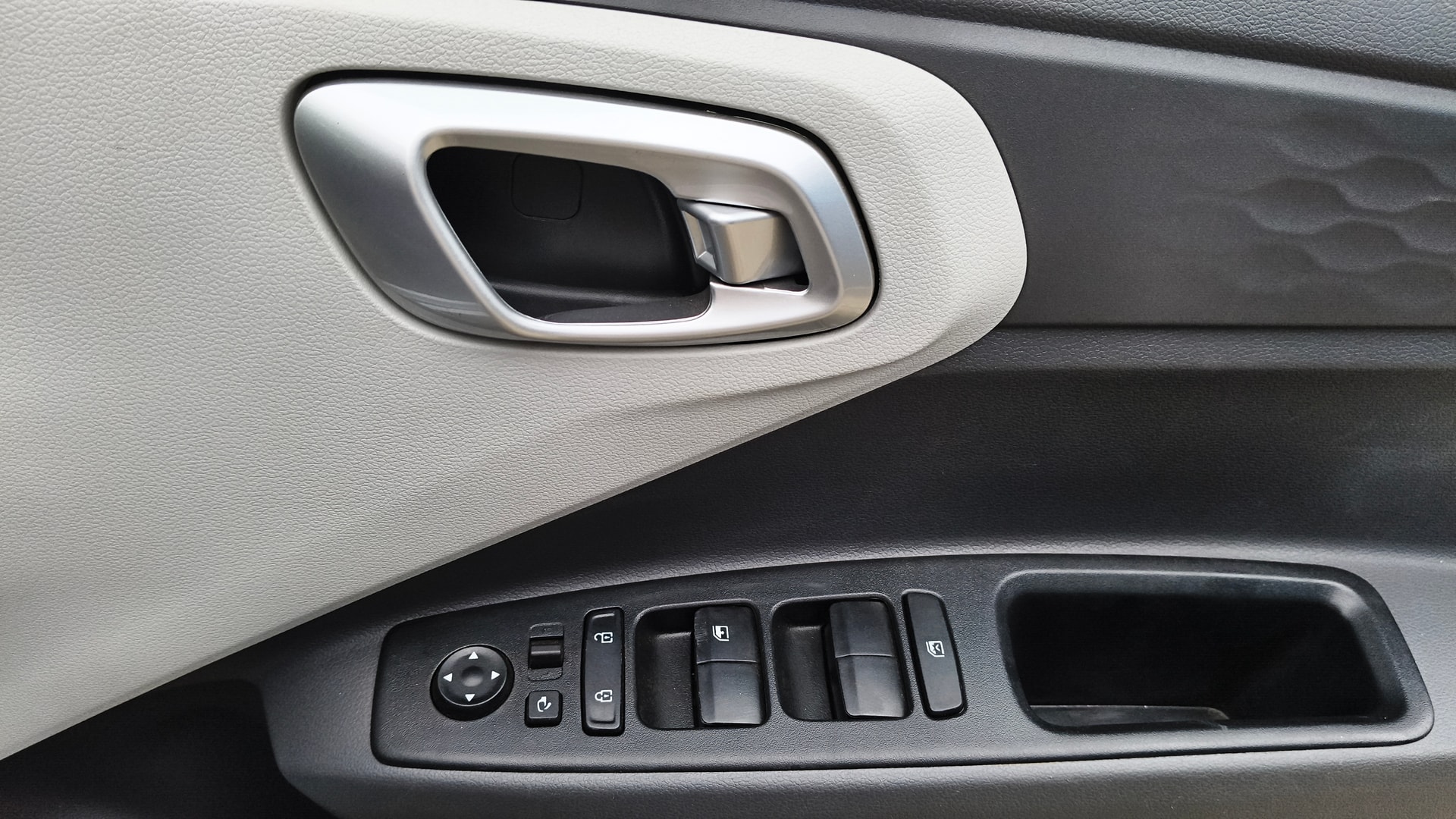 View 2024 Hyundai Grand i10 Nios Sportz Petrol AMT Image 38 Used 2024 Hyundai Grand i10 Nios Sportz Petrol AMT Image 38