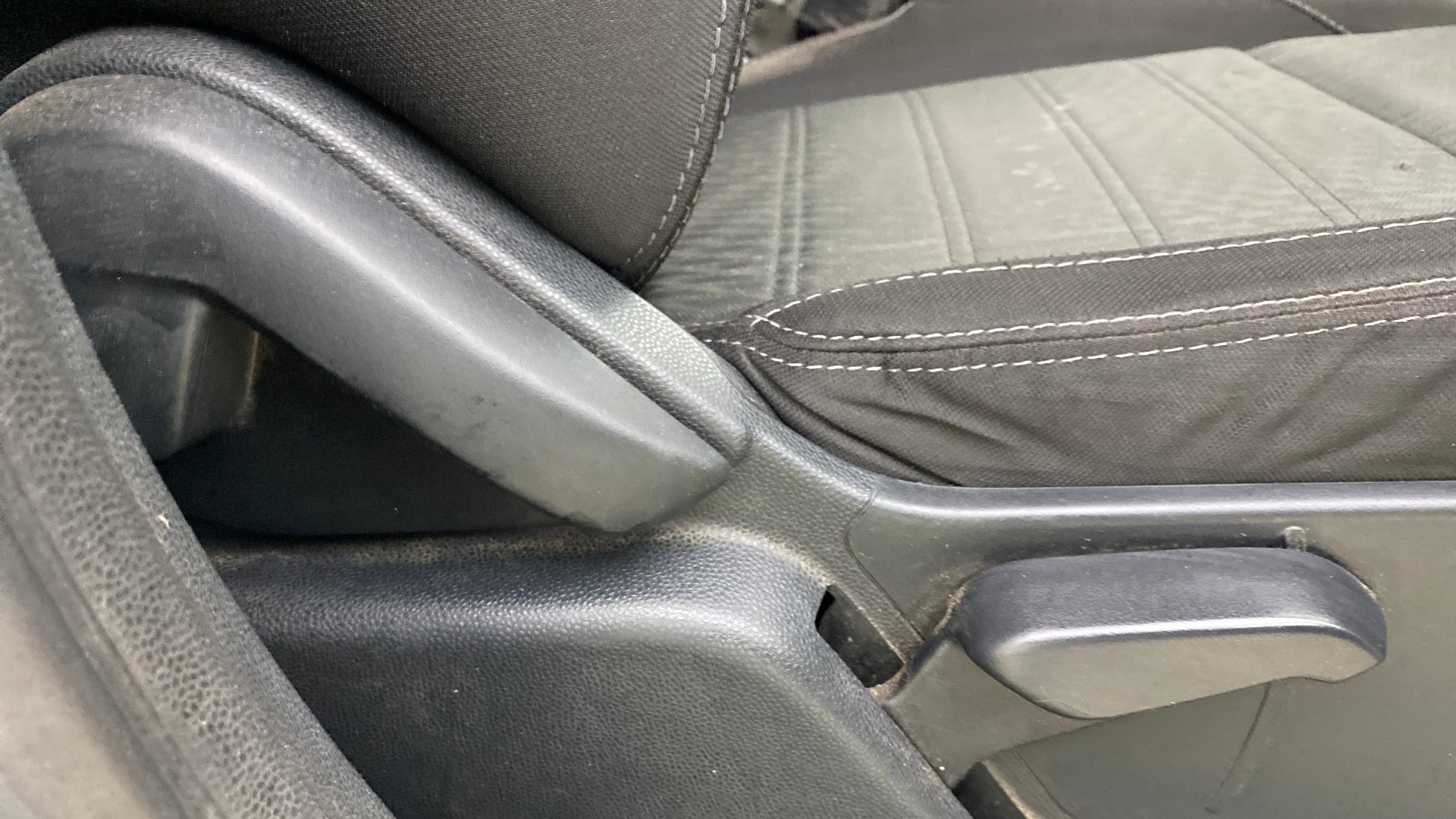 View 2019 Ford EcoSport 1.5 TDCi Diesel Ambiente BS IV Image 10 Used 2019 Ford EcoSport 1.5 TDCi Diesel Ambiente BS IV Image 10