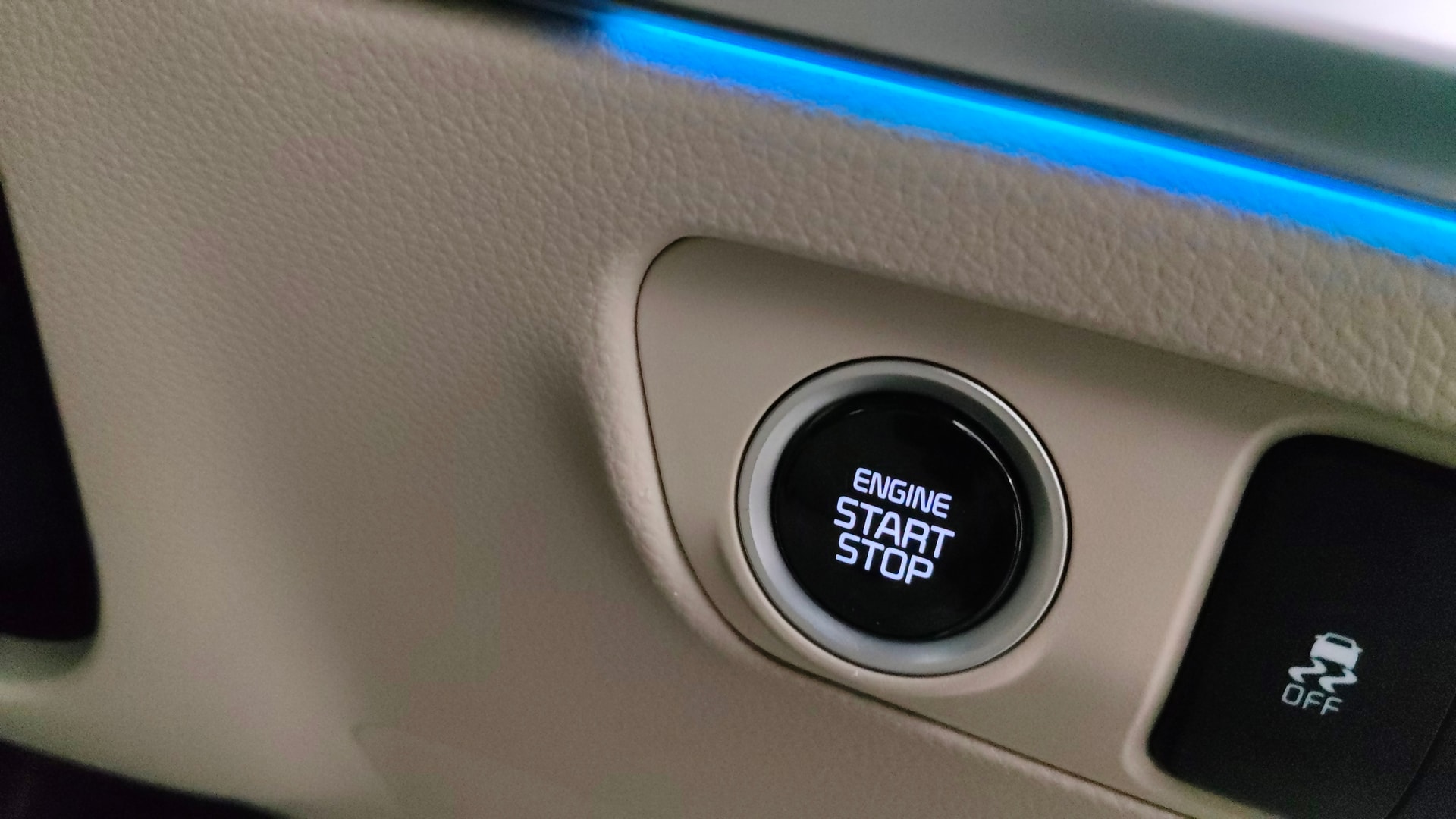 View 2022 Kia Carens Luxury Plus 1.5 AT Diesel 6 STR Image 42 Used 2022 Kia Carens Luxury Plus 1.5 AT Diesel 6 STR Image 42