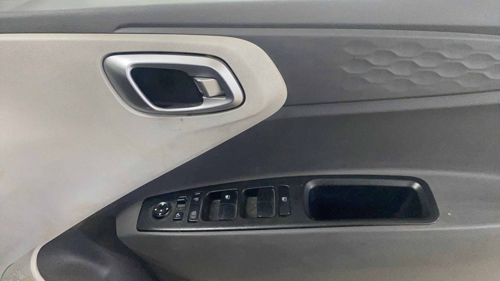 View 2021 Hyundai Grand i10 Nios Sportz Petrol AMT Image 37 Used 2021 Hyundai Grand i10 Nios Sportz Petrol AMT Image 37