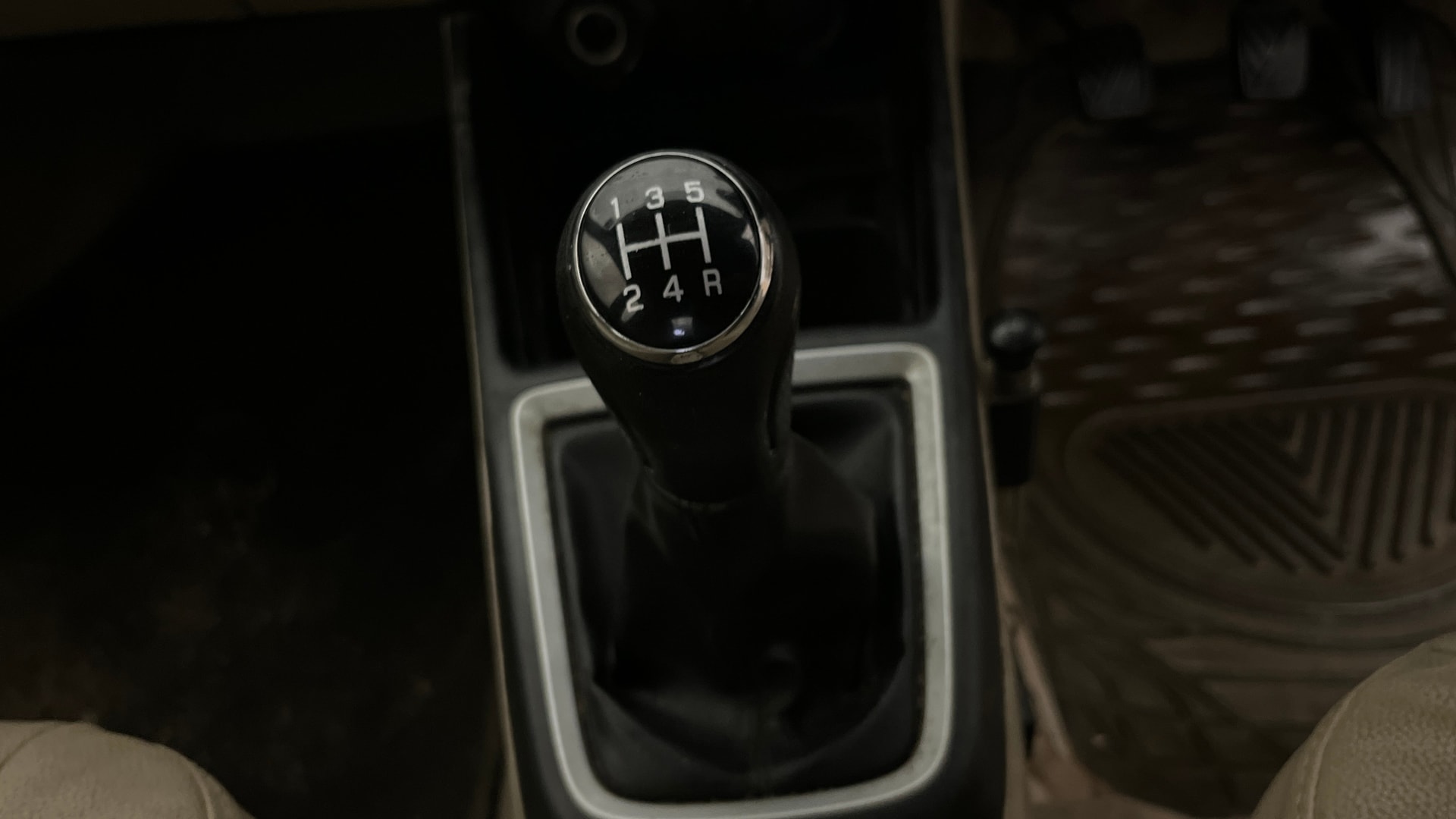View 2018 Maruti Suzuki 1000 Base Variant Image 37 Used 2018 Maruti Suzuki 1000 Base Variant Image 37