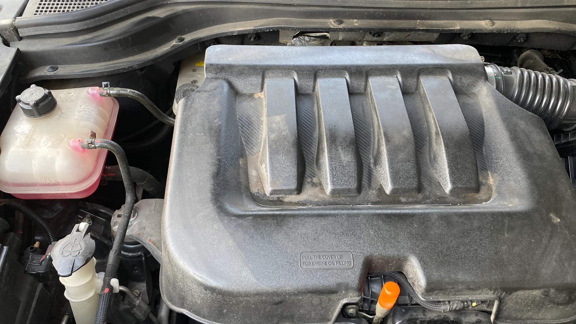 View 2022 Mahindra XUV700 MX Petrol 5 STR Image 27 Used 2022 Mahindra XUV700 MX Petrol 5 STR Image 27