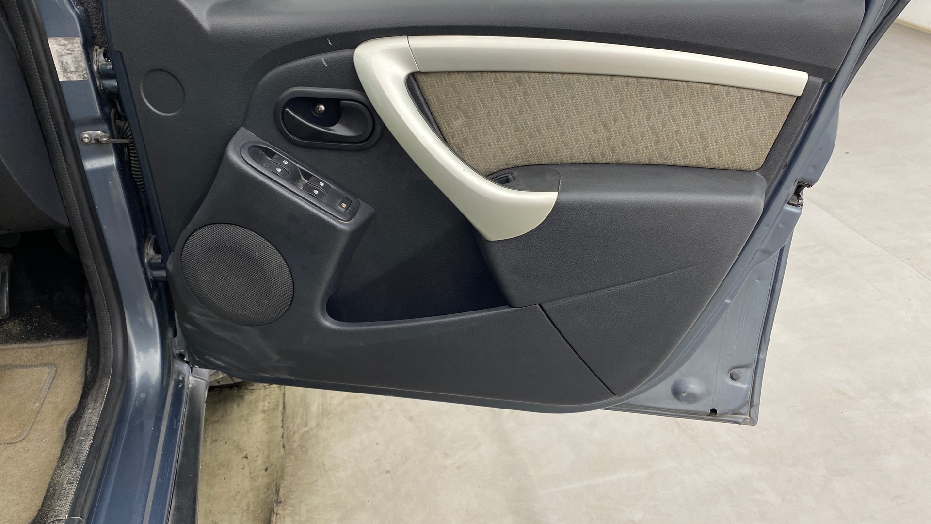 View 2014 Renault Duster Petrol RXE BS IV Image 32 Used 2014 Renault Duster Petrol RXE BS IV Image 32