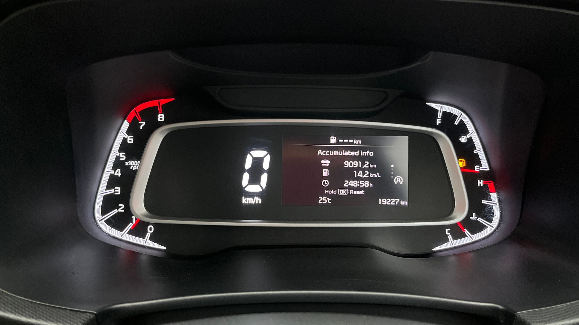 View 2024 Kia Sonet HTE Petrol Image 21 Used 2024 Kia Sonet HTE Petrol Image 21