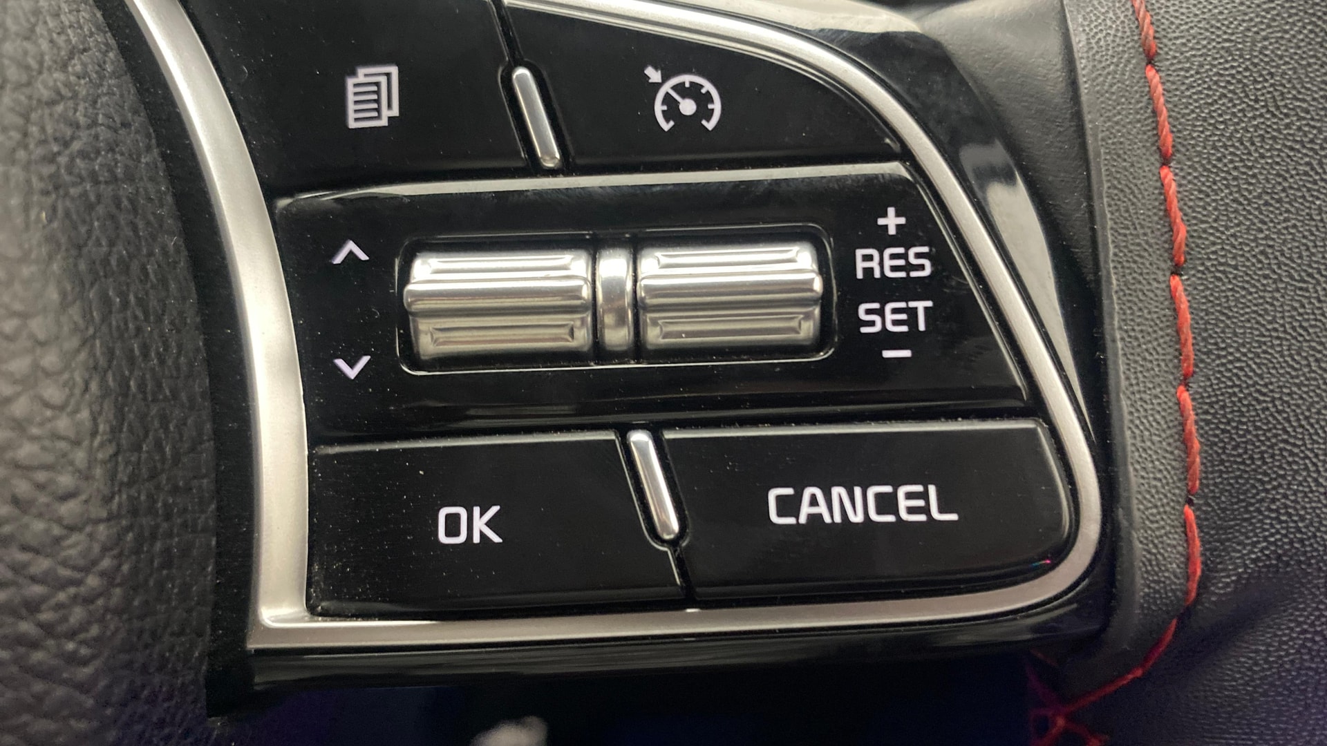 View 2023 Kia Sonet GTX Plus iMT Petrol Image 3 Used 2023 Kia Sonet GTX Plus iMT Petrol Image 3