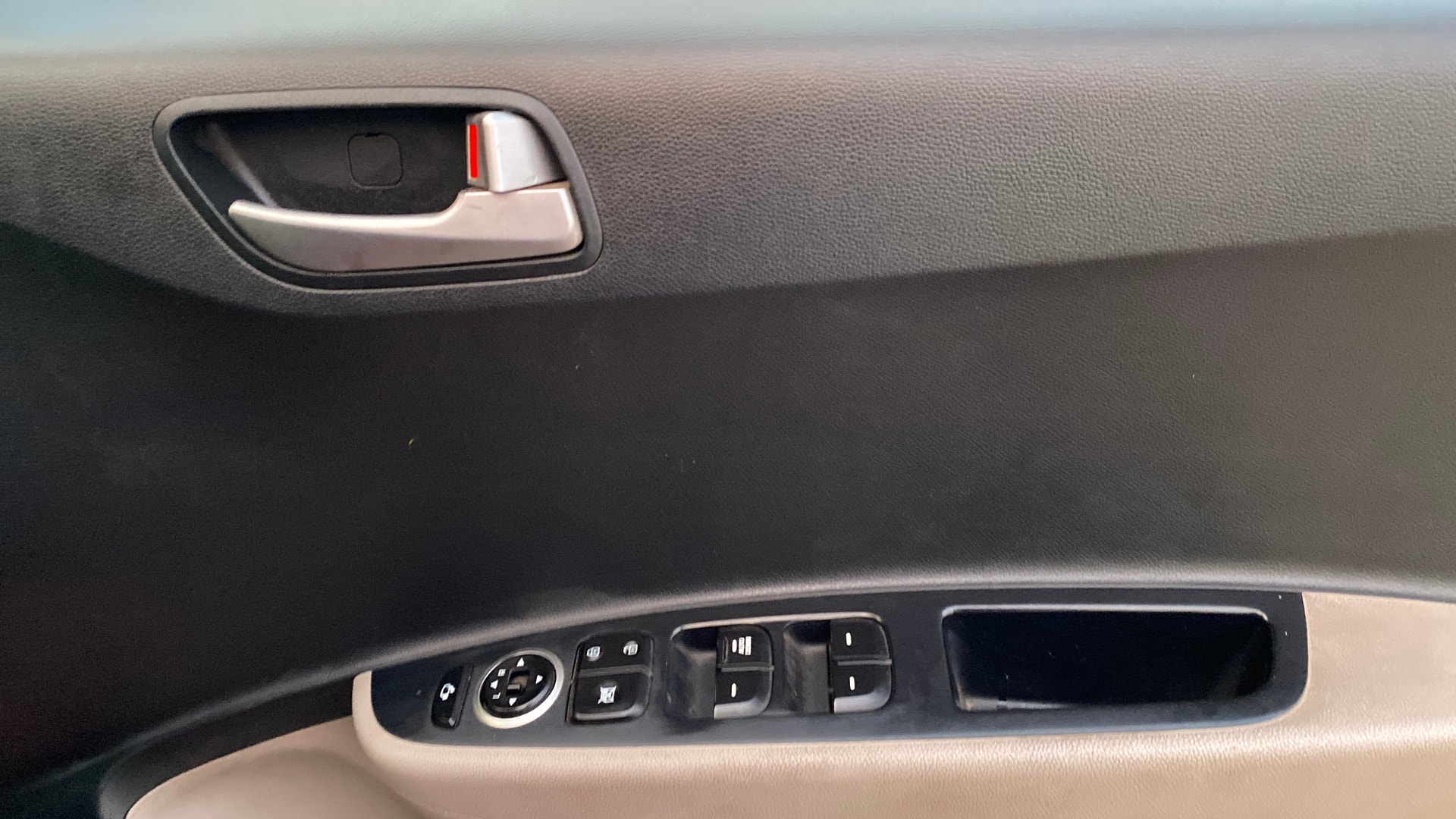 View 2014 Hyundai Grand i10 Sportz 1.2 Kappa Image 32 Used 2014 Hyundai Grand i10 Sportz 1.2 Kappa Image 32