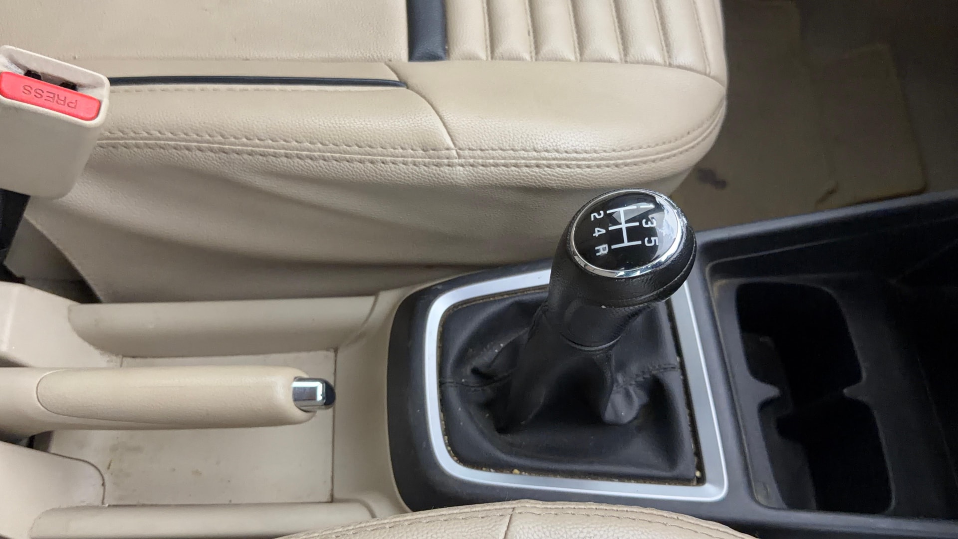 View 2022 Maruti Suzuki 1000 Base Variant Image 38 Used 2022 Maruti Suzuki 1000 Base Variant Image 38