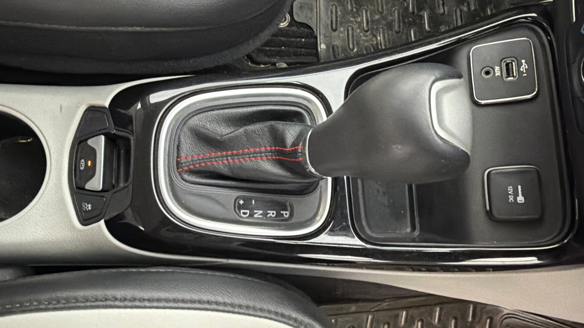 View 2019 Jeep Compass Limited 1.4 Multi AIR Petrol DDCT AT BS IV Image 41 Used 2019 Jeep Compass Limited 1.4 Multi AIR Petrol DDCT AT BS IV Image 41
