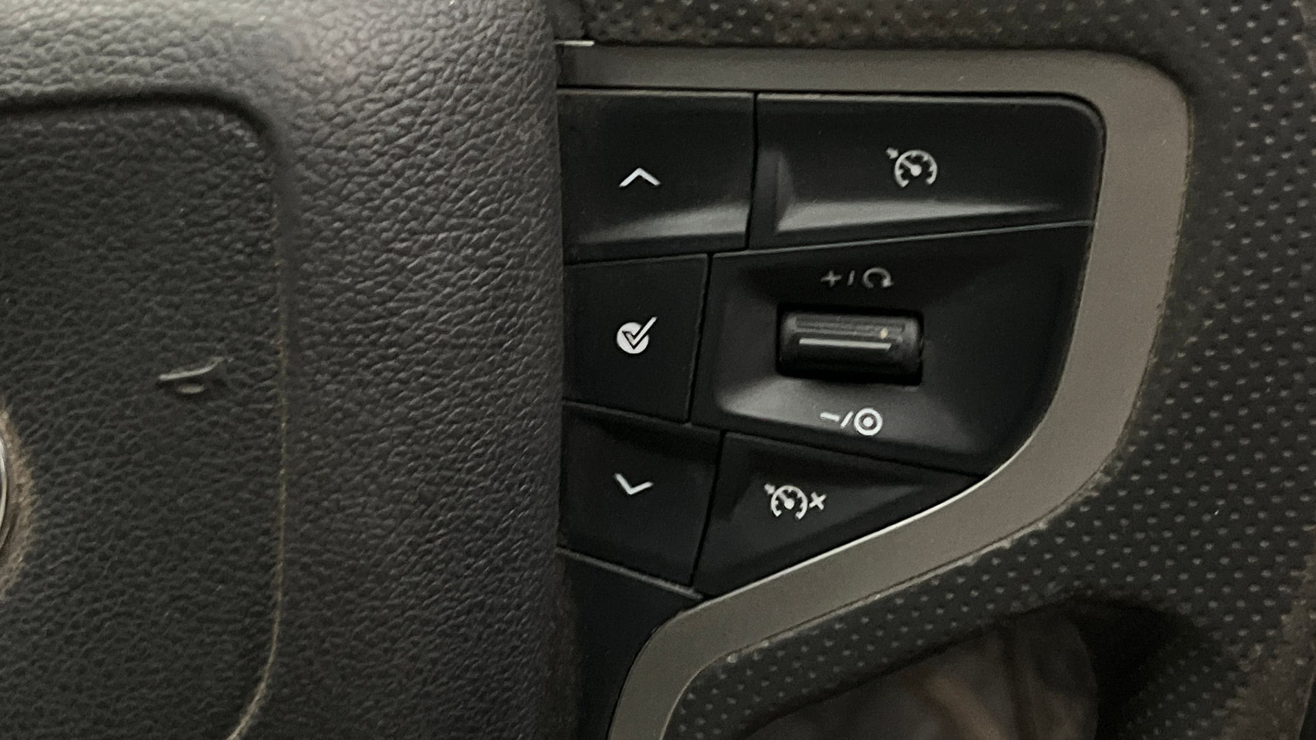 View 2021 Tata Safari XZ Plus Image 3 Used 2021 Tata Safari XZ Plus Image 3