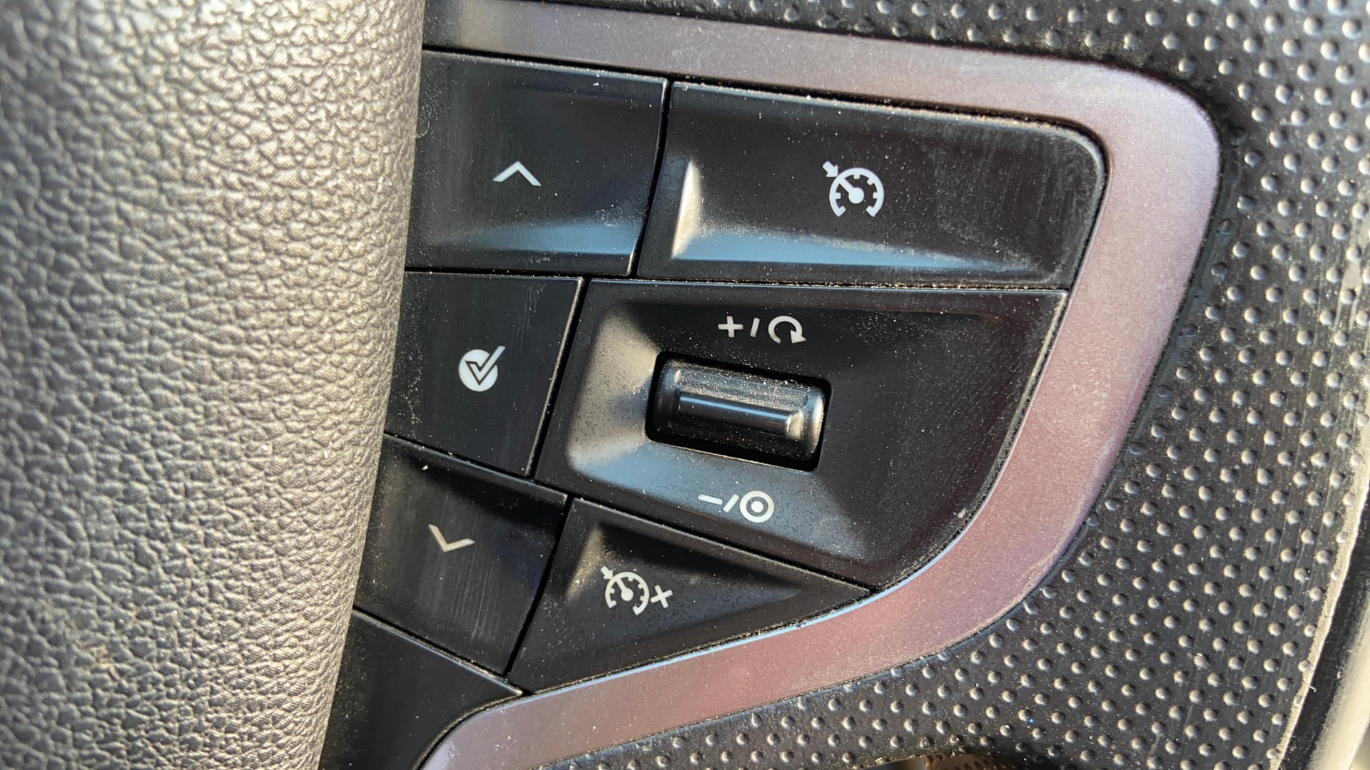 View 2020 Tata Harrier XE Image 3 Used 2020 Tata Harrier XE Image 3