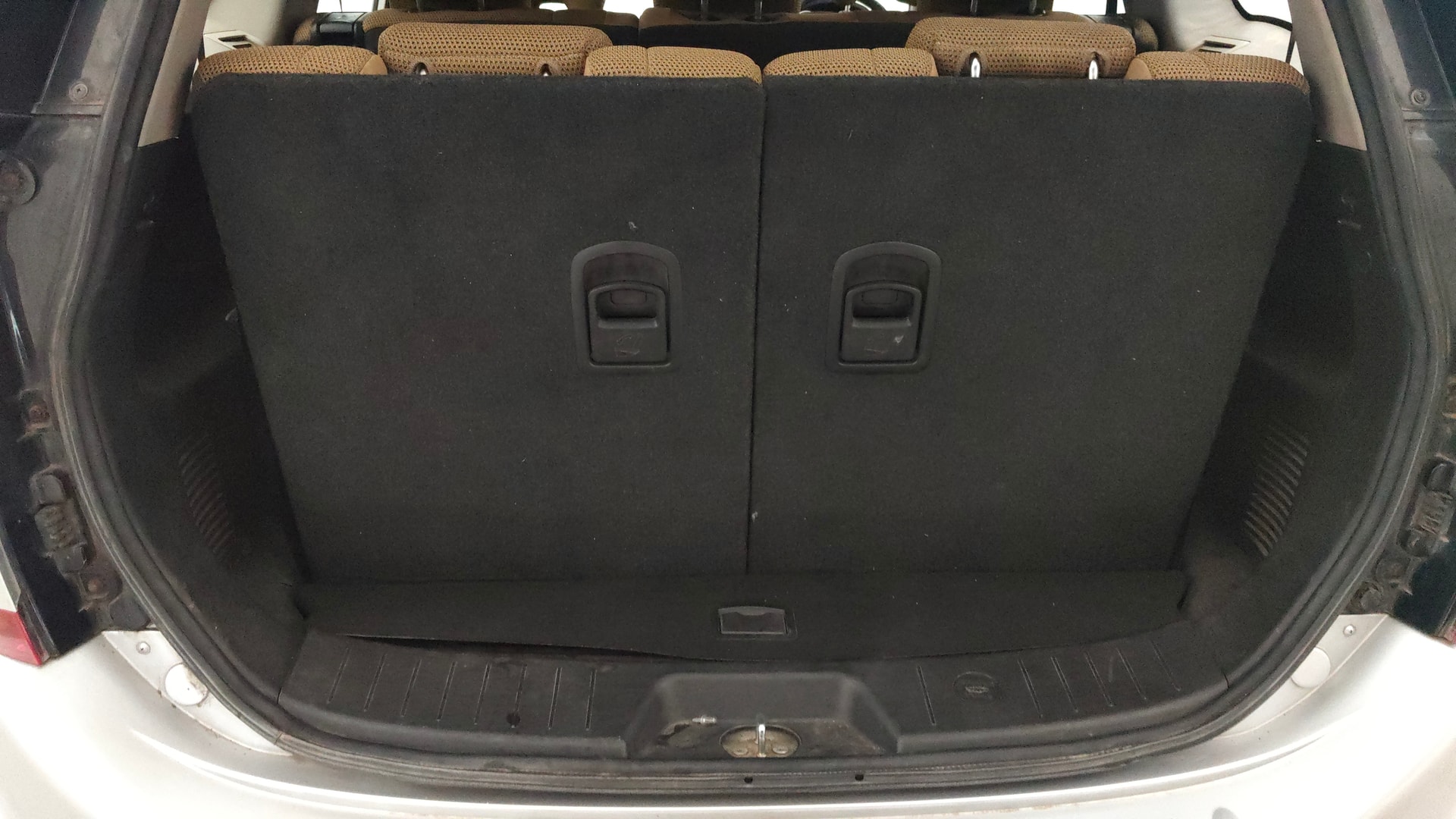 View 2018 Mahindra XUV500 W9 AT Image 7 Used 2018 Mahindra XUV500 W9 AT Image 7
