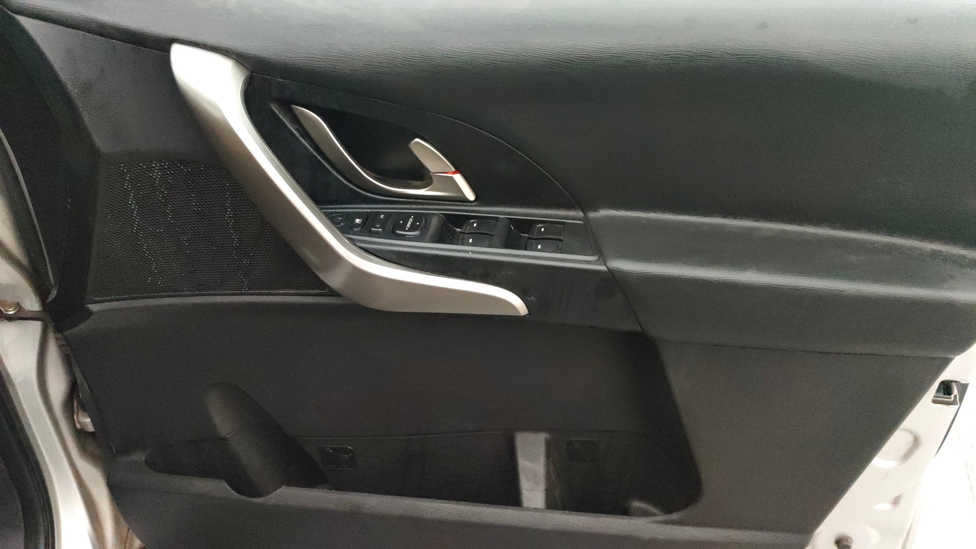 View 2018 Mahindra XUV500 W9 AT Image 41 Used 2018 Mahindra XUV500 W9 AT Image 41
