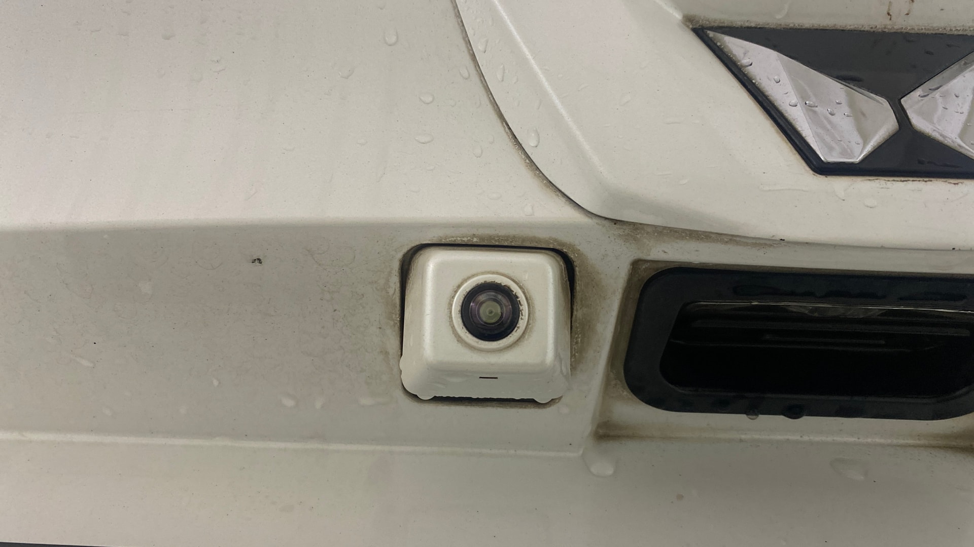 View 2022 Mahindra XUV700 MX Petrol 5 STR Image 17 Used 2022 Mahindra XUV700 MX Petrol 5 STR Image 17