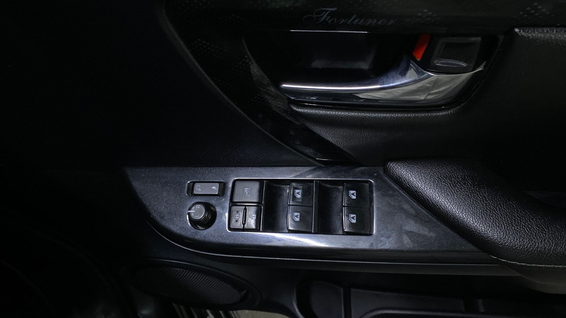 View 2025 Toyota Fortuner 2.7 4X2 AT BS IV Image 40 Used 2025 Toyota Fortuner 2.7 4X2 AT BS IV Image 40