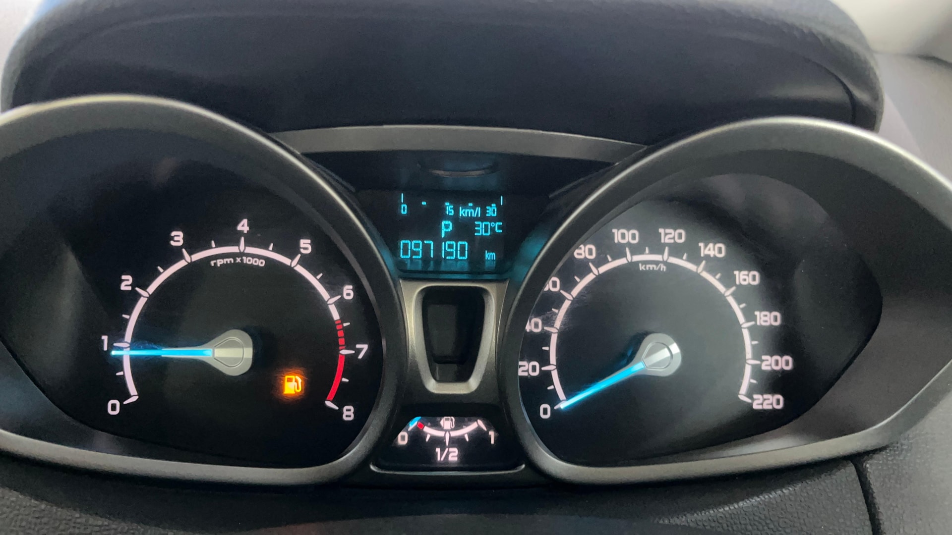 View 2015 Ford EcoSport 1.5 TDCi Diesel Ambiente BS IV Image 20 Used 2015 Ford EcoSport 1.5 TDCi Diesel Ambiente BS IV Image 20