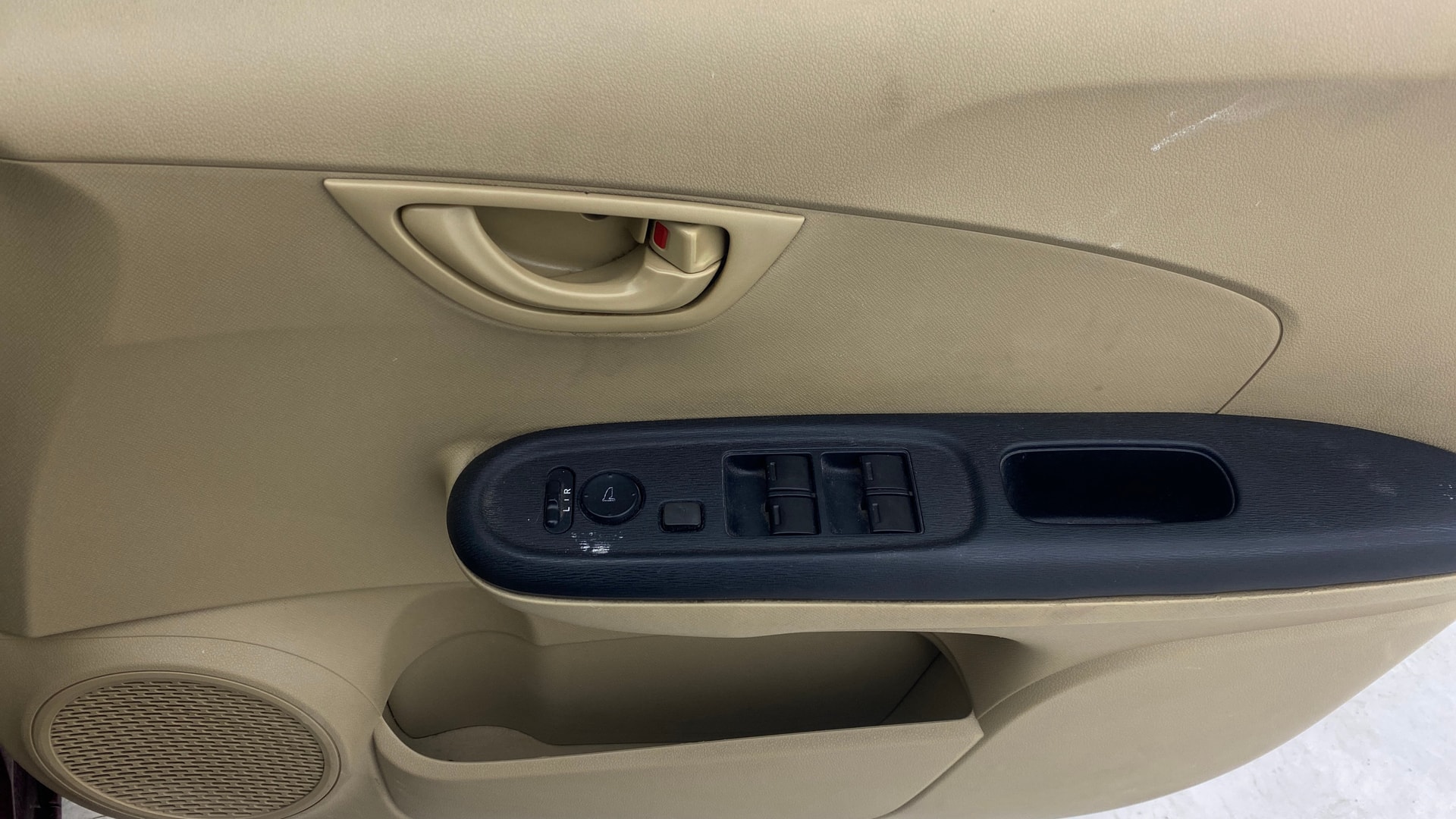 View 2015 Honda Amaze E MT Petrol BS IV Image 33 Used 2015 Honda Amaze E MT Petrol BS IV Image 33