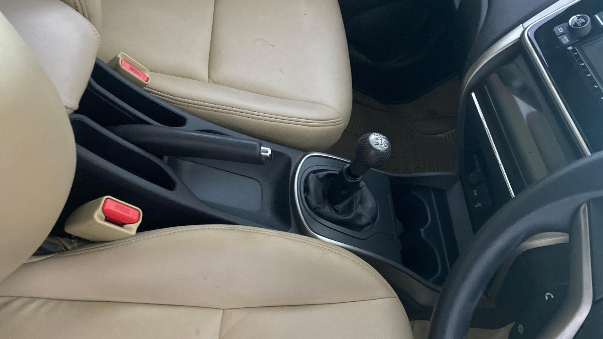 View 2014 Honda City ZX MT Diesel Anniversary Edition Image 39 Used 2014 Honda City ZX MT Diesel Anniversary Edition Image 39