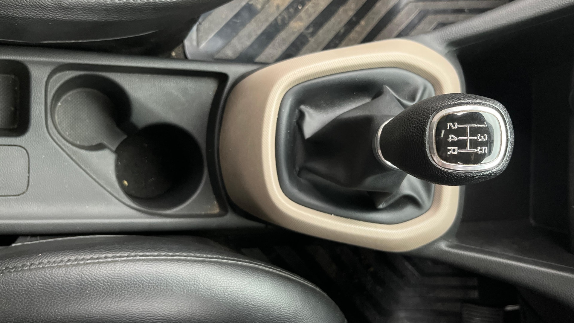View 2017 Hyundai Grand i10 Sportz 1.2 Kappa Image 37 Used 2017 Hyundai Grand i10 Sportz 1.2 Kappa Image 37
