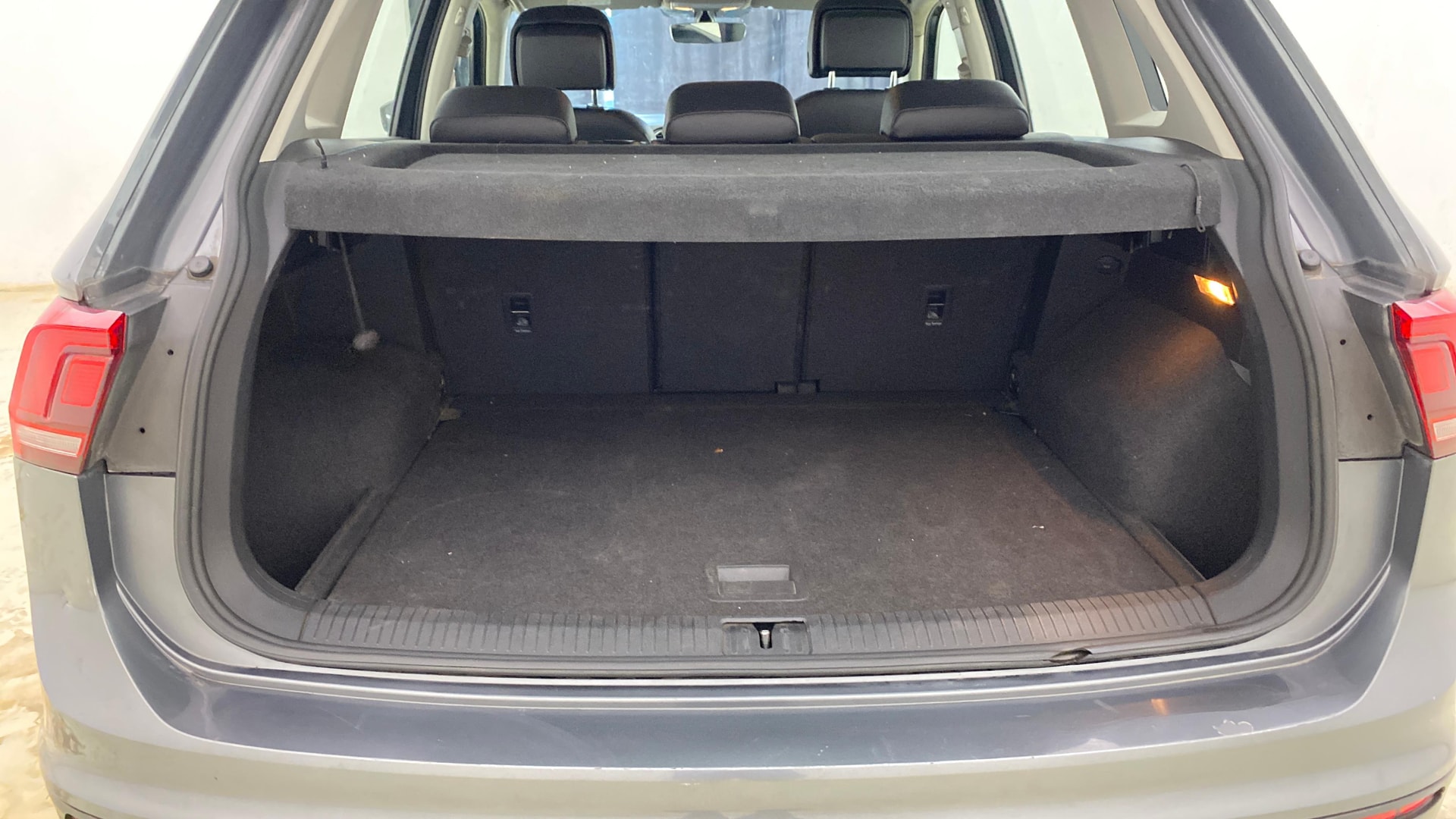 View 2018 Volkswagen Tiguan DSG 4MOTION Comfortline Image 10 Used 2018 Volkswagen Tiguan DSG 4MOTION Comfortline Image 10