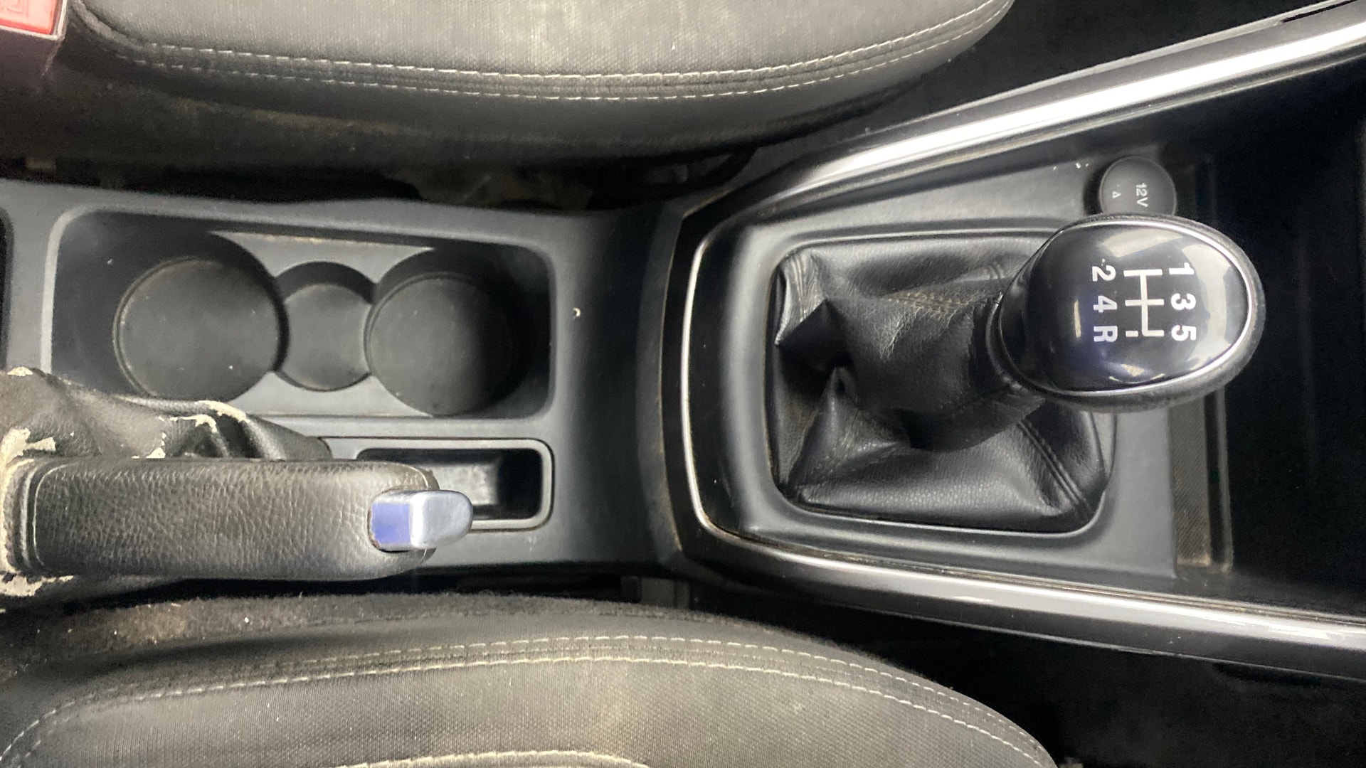 View 2019 Ford EcoSport 1.5 TDCi Diesel Ambiente BS IV Image 40 Used 2019 Ford EcoSport 1.5 TDCi Diesel Ambiente BS IV Image 40