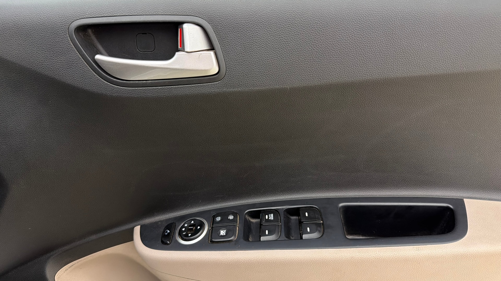 View 2016 Hyundai Grand i10 Sportz 1.2 Kappa Image 32 Used 2016 Hyundai Grand i10 Sportz 1.2 Kappa Image 32