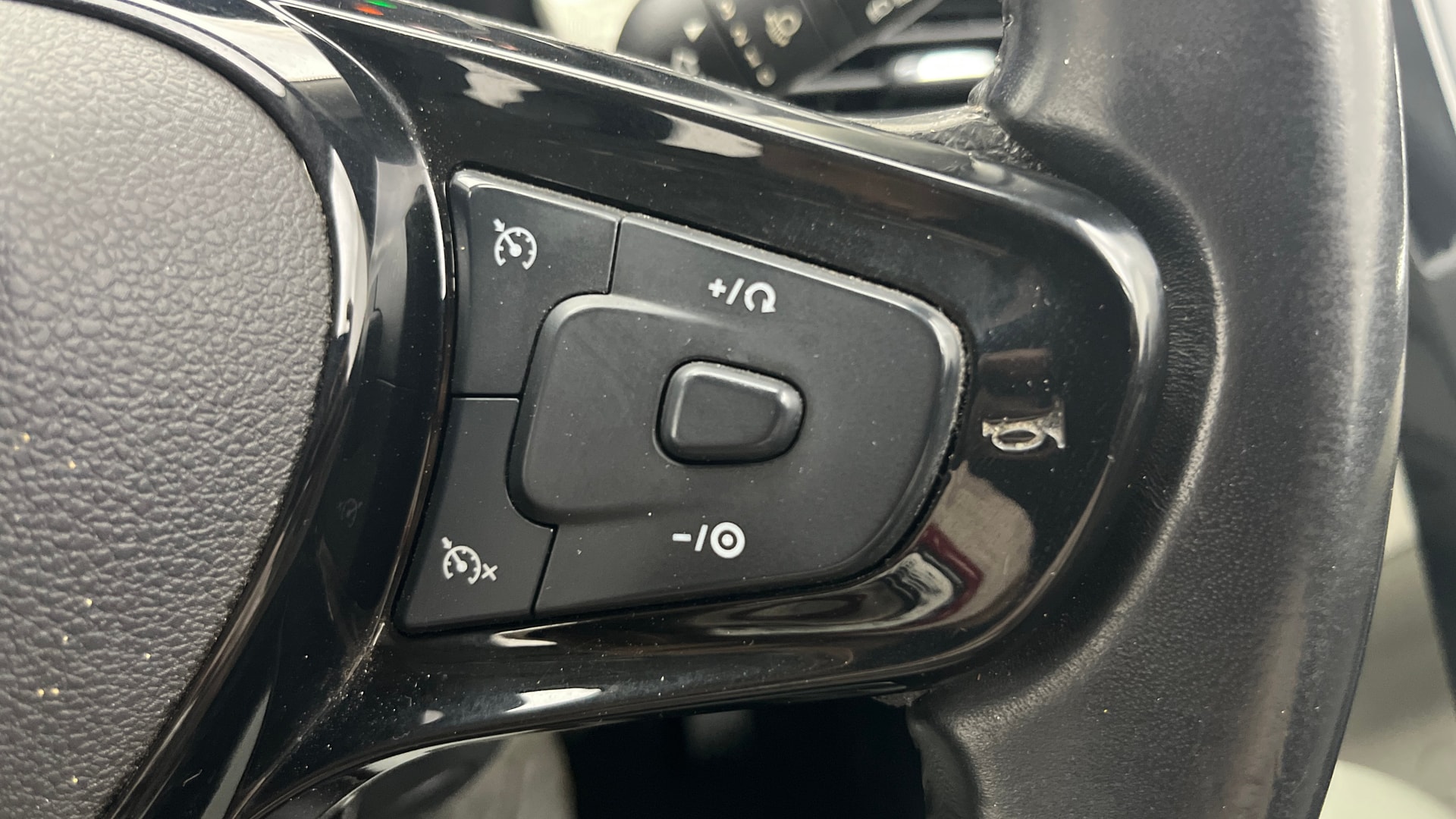 View 2021 Tata Nexon Revotron XE Image 3 Used 2021 Tata Nexon Revotron XE Image 3