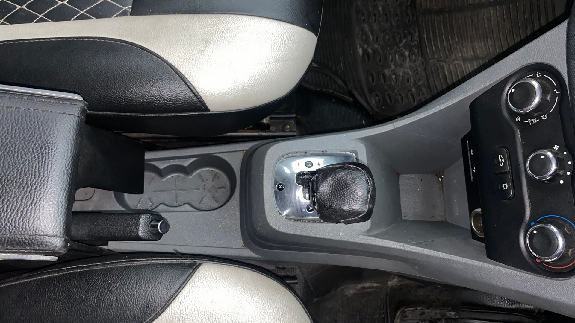 View 2018 Tata Tigor XE Diesel Image 39 Used 2018 Tata Tigor XE Diesel Image 39