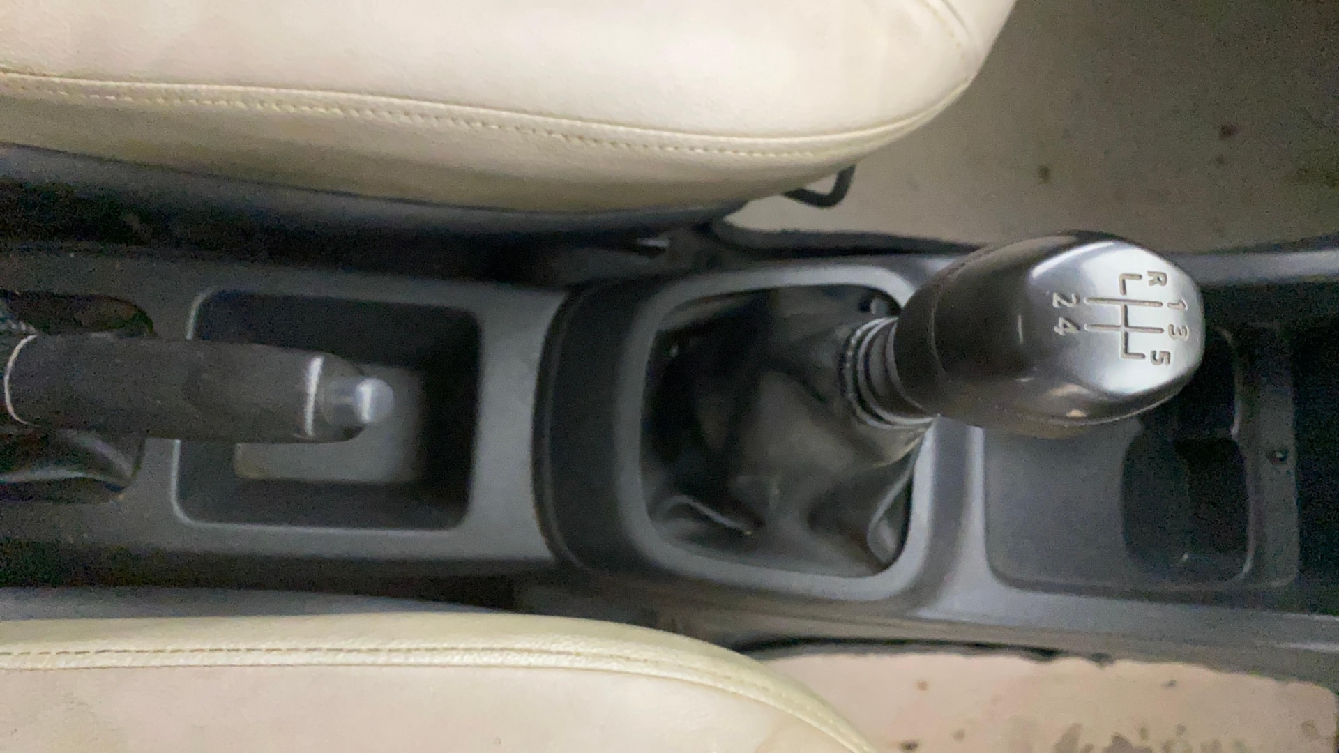 View 2016 Renault Kwid RXT 1.0 Image 37 Used 2016 Renault Kwid RXT 1.0 Image 37