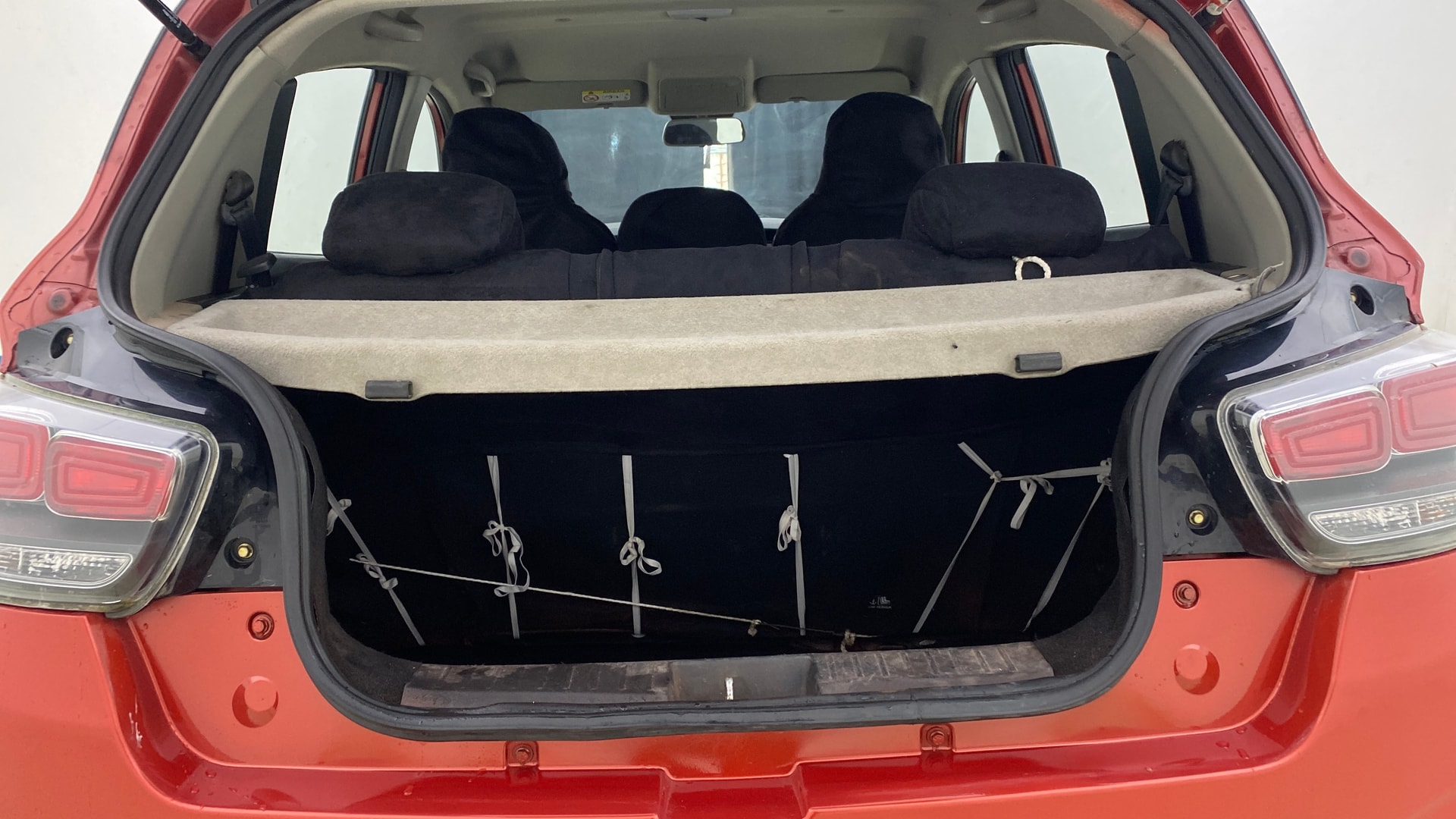 View 2018 Mahindra KUV100 K2 Petrol BS IV Image 10 Used 2018 Mahindra KUV100 K2 Petrol BS IV Image 10