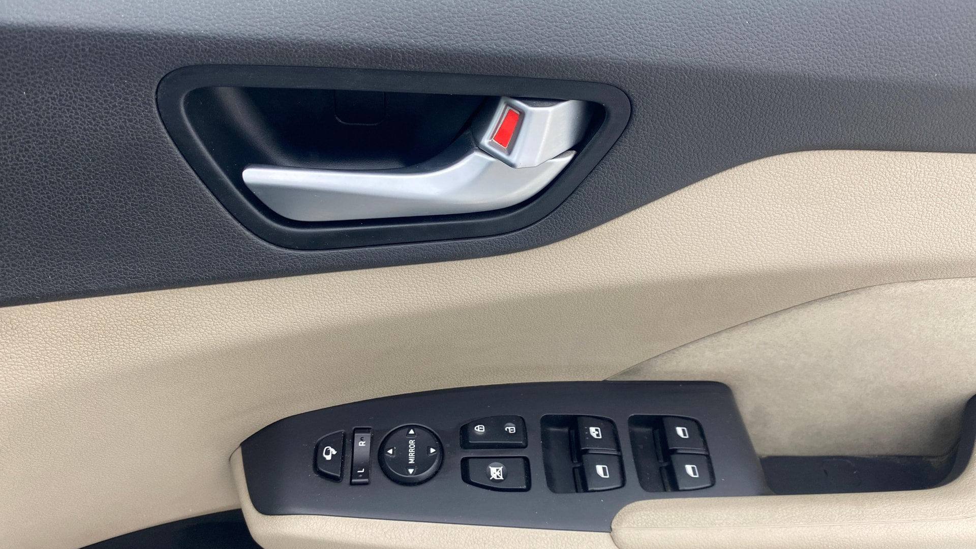 View 2019 Hyundai Verna 1.6 VTVT SX Image 34 Used 2019 Hyundai Verna 1.6 VTVT SX Image 34