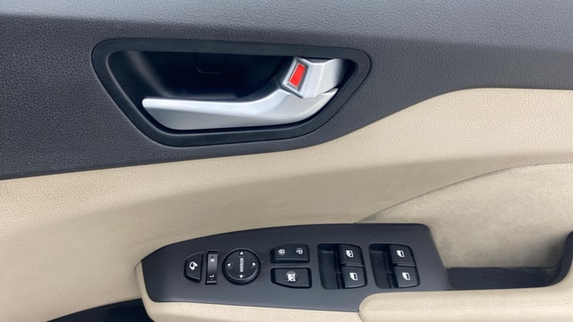 View Hyundai Verna Image 34 Used Hyundai Verna Image 34