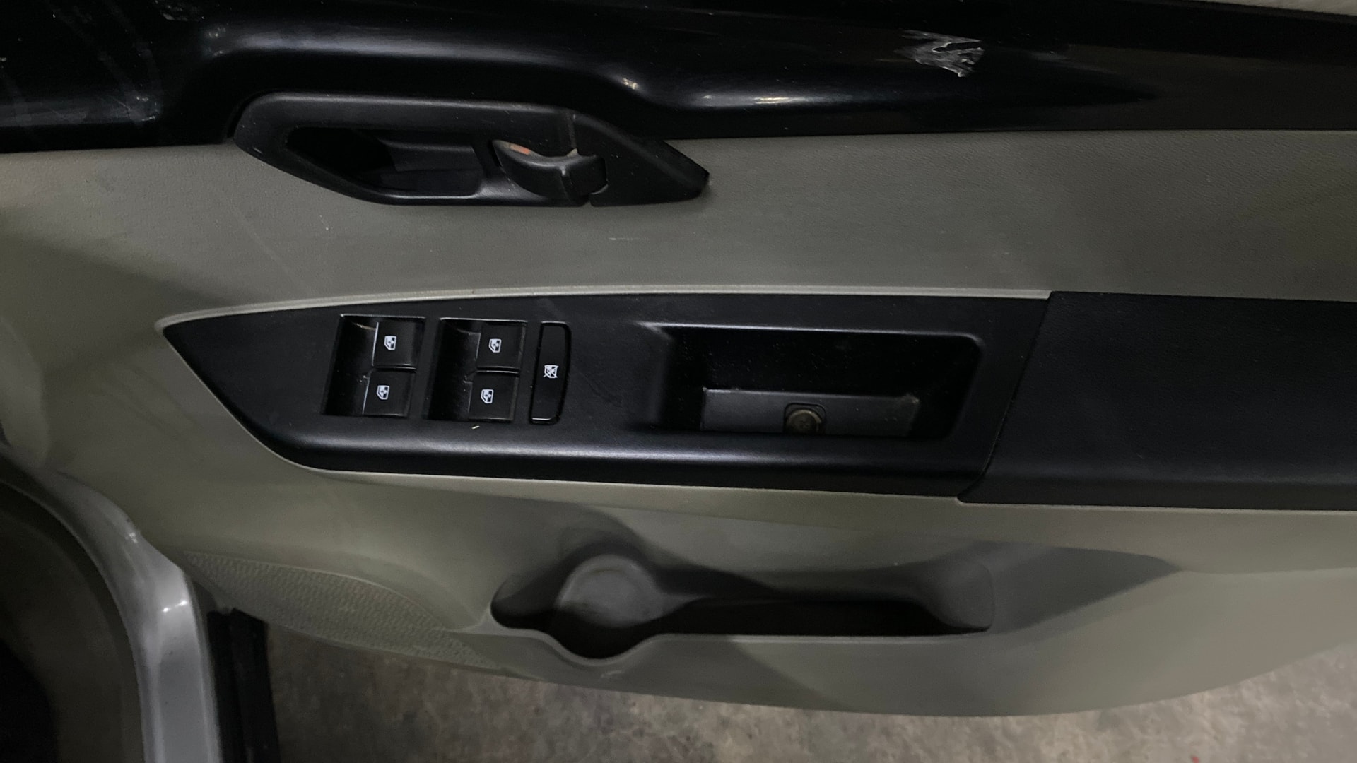 View 2017 Mahindra KUV100 K4 Plus Petrol 5 Seater BS IV Image 37 Used 2017 Mahindra KUV100 K4 Plus Petrol 5 Seater BS IV Image 37