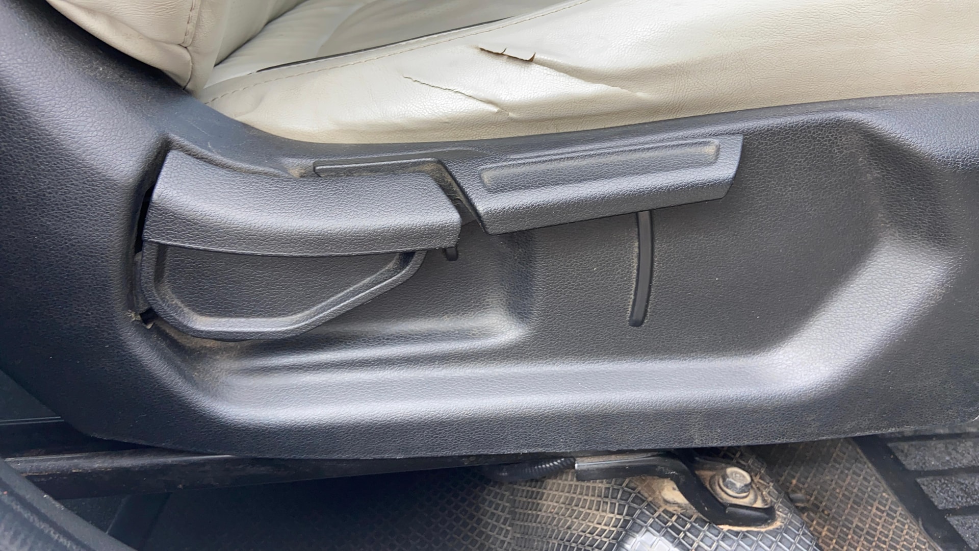 View 2022 Hyundai Venue S Plus 1.5 Diesel MT Image 18 Used 2022 Hyundai Venue S Plus 1.5 Diesel MT Image 18