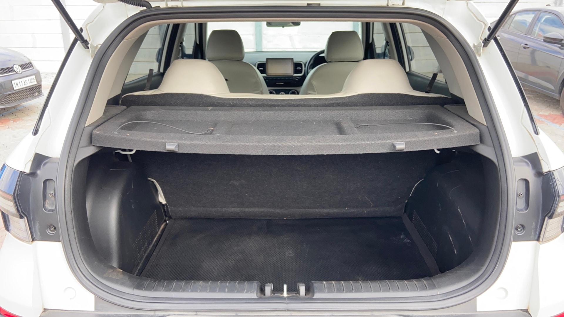 View 2022 Hyundai Venue S Plus 1.5 Diesel MT Image 10 Used 2022 Hyundai Venue S Plus 1.5 Diesel MT Image 10