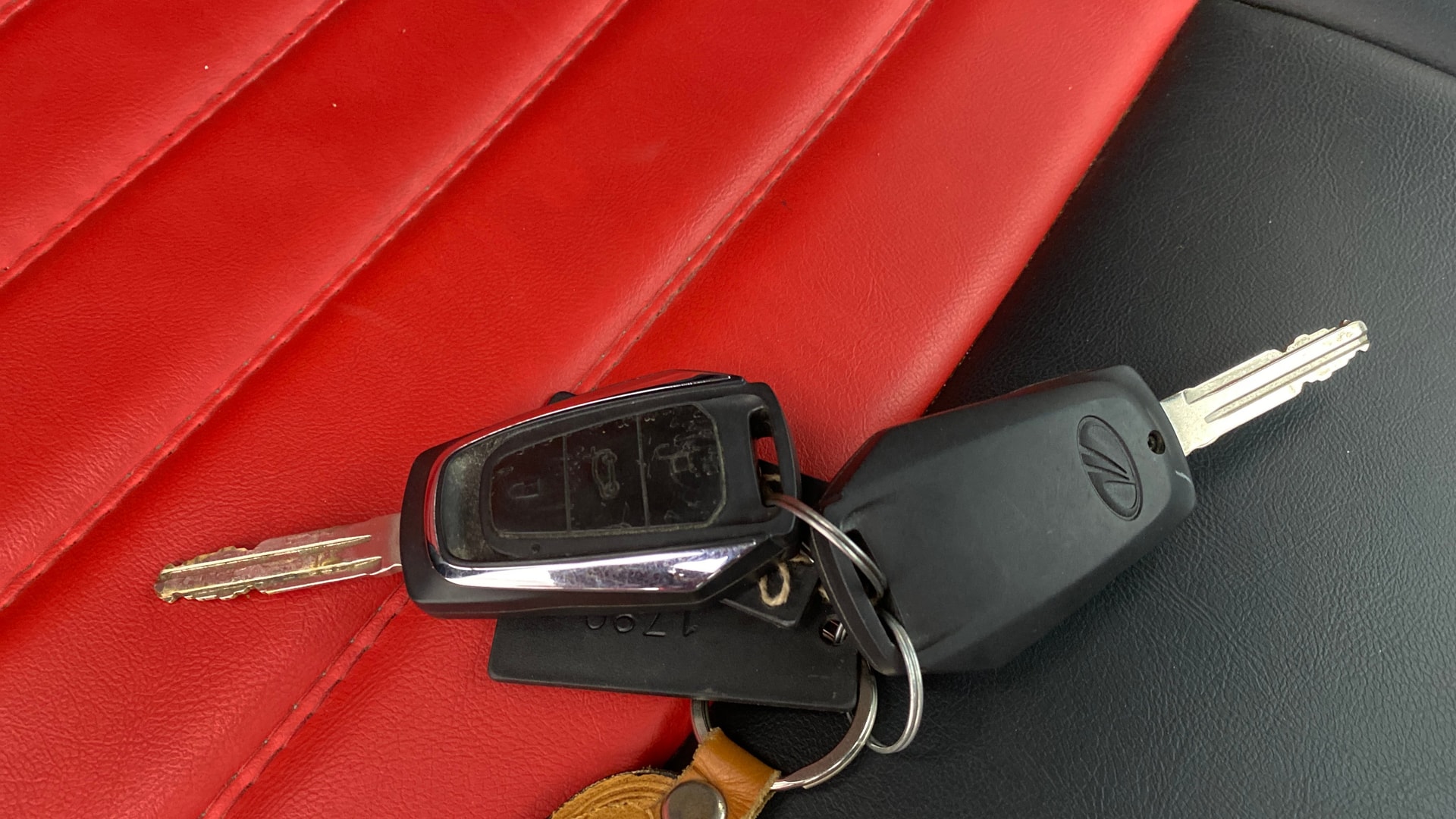 View 2018 Mahindra KUV100 K2 Petrol BS IV Image 27 Used 2018 Mahindra KUV100 K2 Petrol BS IV Image 27