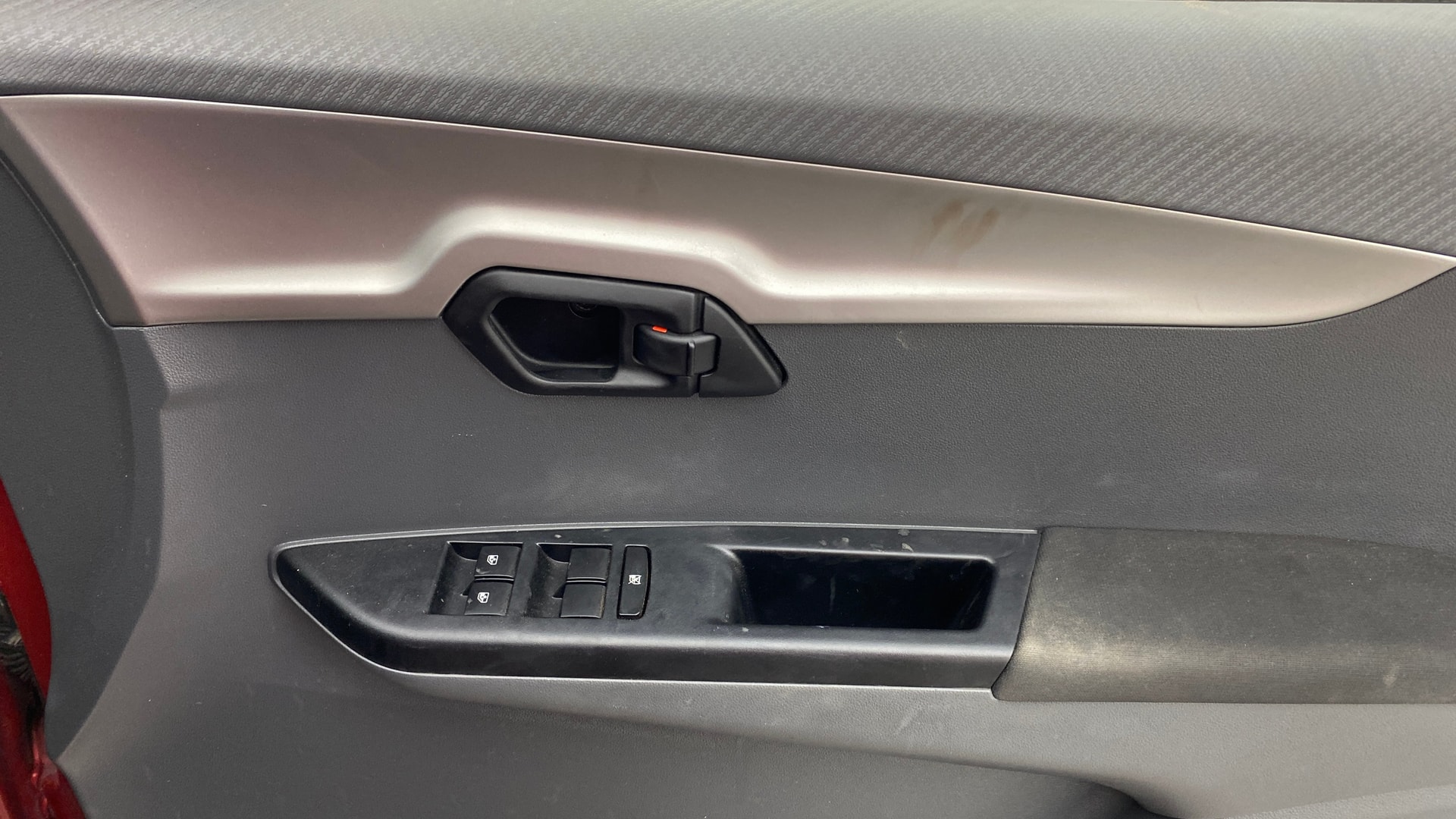 View 2018 Mahindra KUV100 K2 Petrol BS IV Image 33 Used 2018 Mahindra KUV100 K2 Petrol BS IV Image 33
