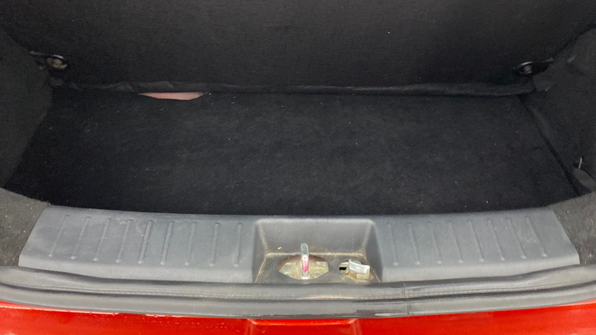 View 2018 Mahindra KUV100 K2 Petrol BS IV Image 10 Used 2018 Mahindra KUV100 K2 Petrol BS IV Image 10