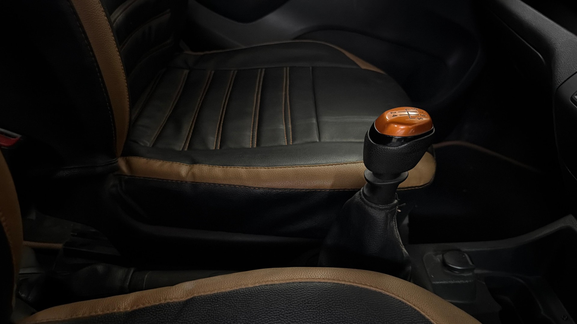 View 2017 Renault Kwid RXT 1.0 Driver Airbag Option Image 38 Used 2017 Renault Kwid RXT 1.0 Driver Airbag Option Image 38