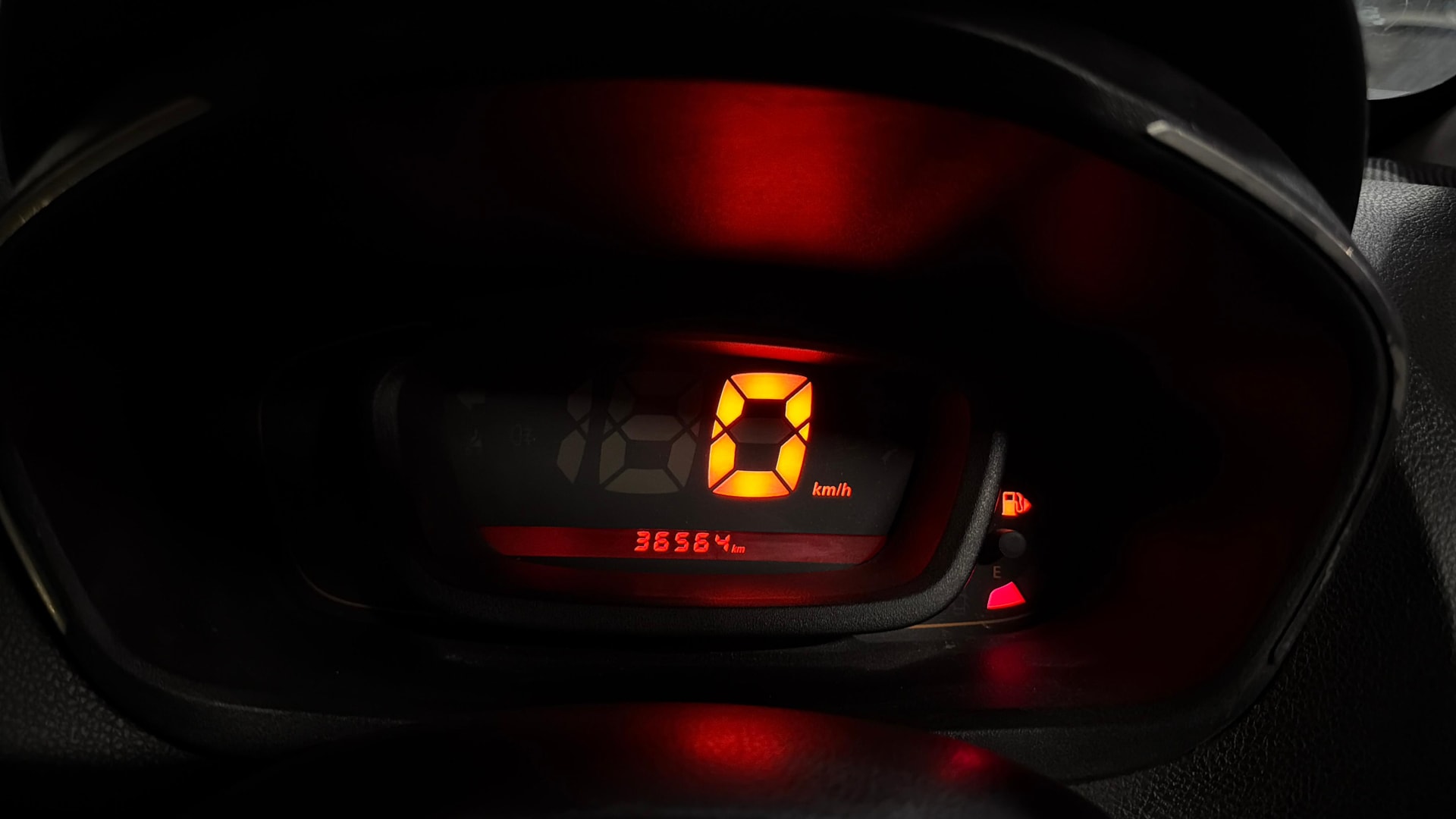 View 2017 Renault Kwid RXT 1.0 Driver Airbag Option Image 34 Used 2017 Renault Kwid RXT 1.0 Driver Airbag Option Image 34