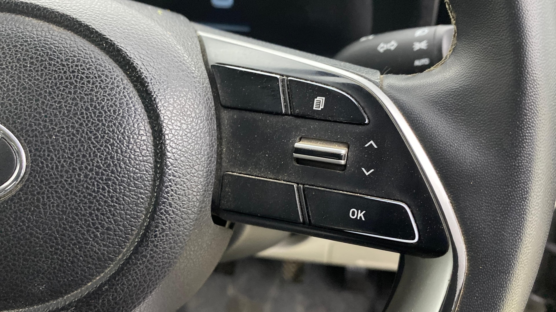 View 2024 Hyundai Venue SX 1.2 Petrol MT Image 3 Used 2024 Hyundai Venue SX 1.2 Petrol MT Image 3
