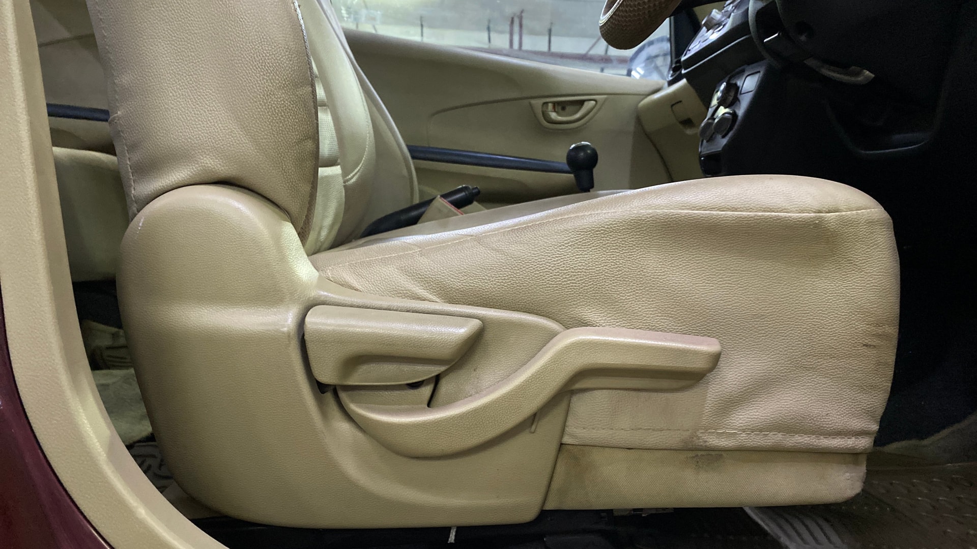 View 2014 Honda Amaze E MT Petrol BS IV Image 12 Used 2014 Honda Amaze E MT Petrol BS IV Image 12