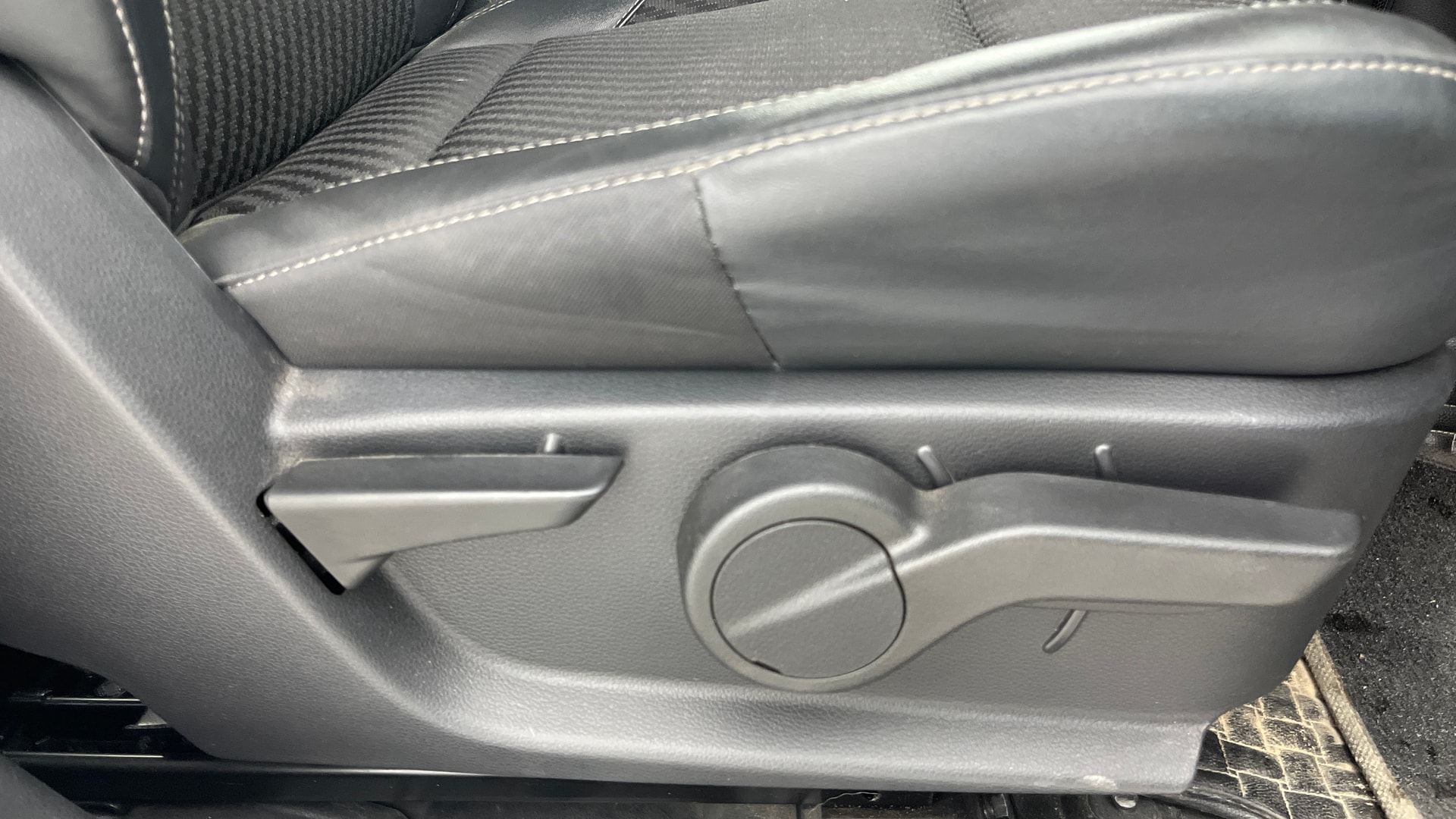 View 2024 Mahindra Thar AX Standard Manual Soft Top 6 Seater Image 19 Used 2024 Mahindra Thar AX Standard Manual Soft Top 6 Seater Image 19