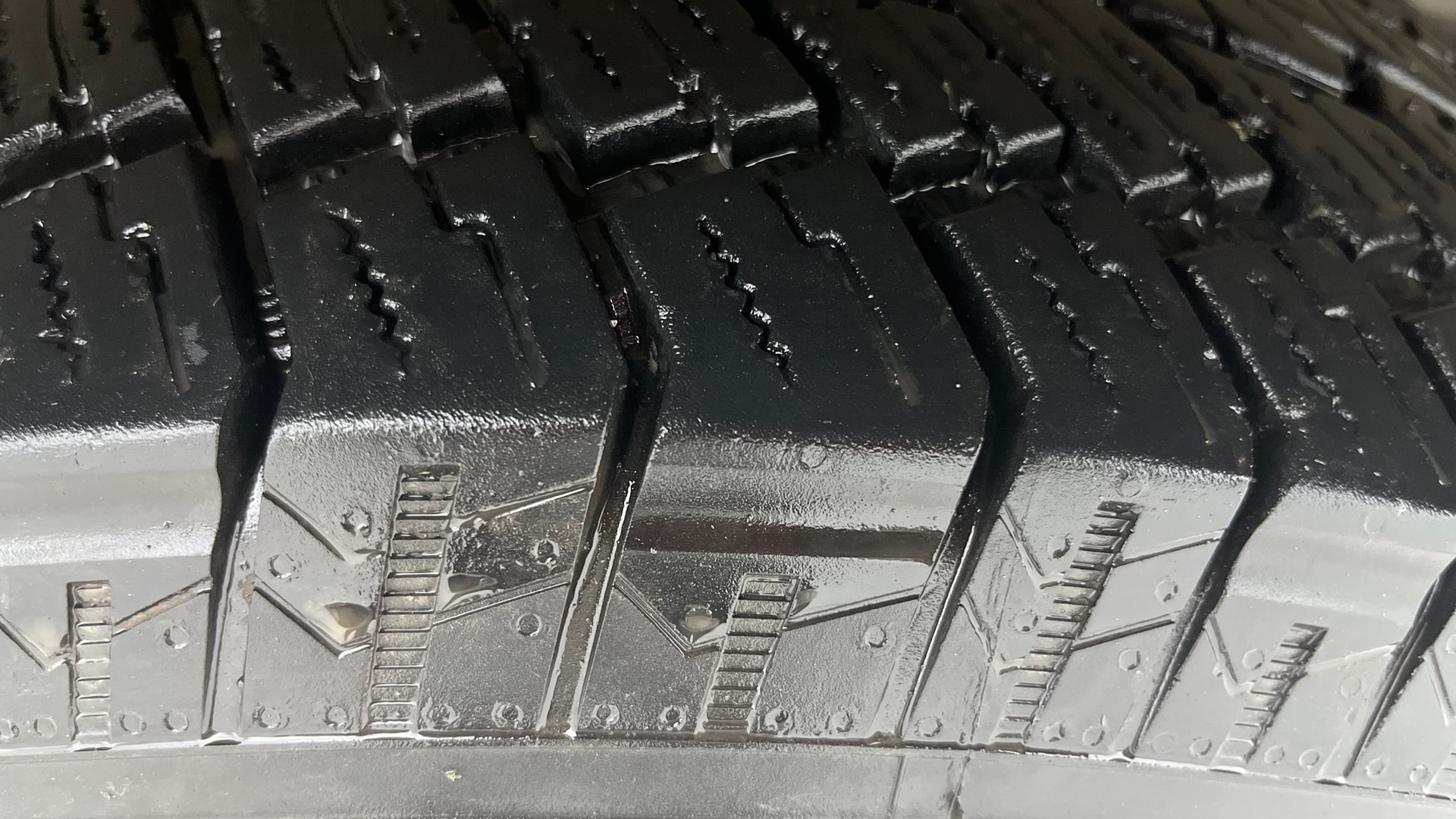 View 2024 Mahindra Thar AX Standard Manual Soft Top 6 Seater Image 44 Used 2024 Mahindra Thar AX Standard Manual Soft Top 6 Seater Image 44