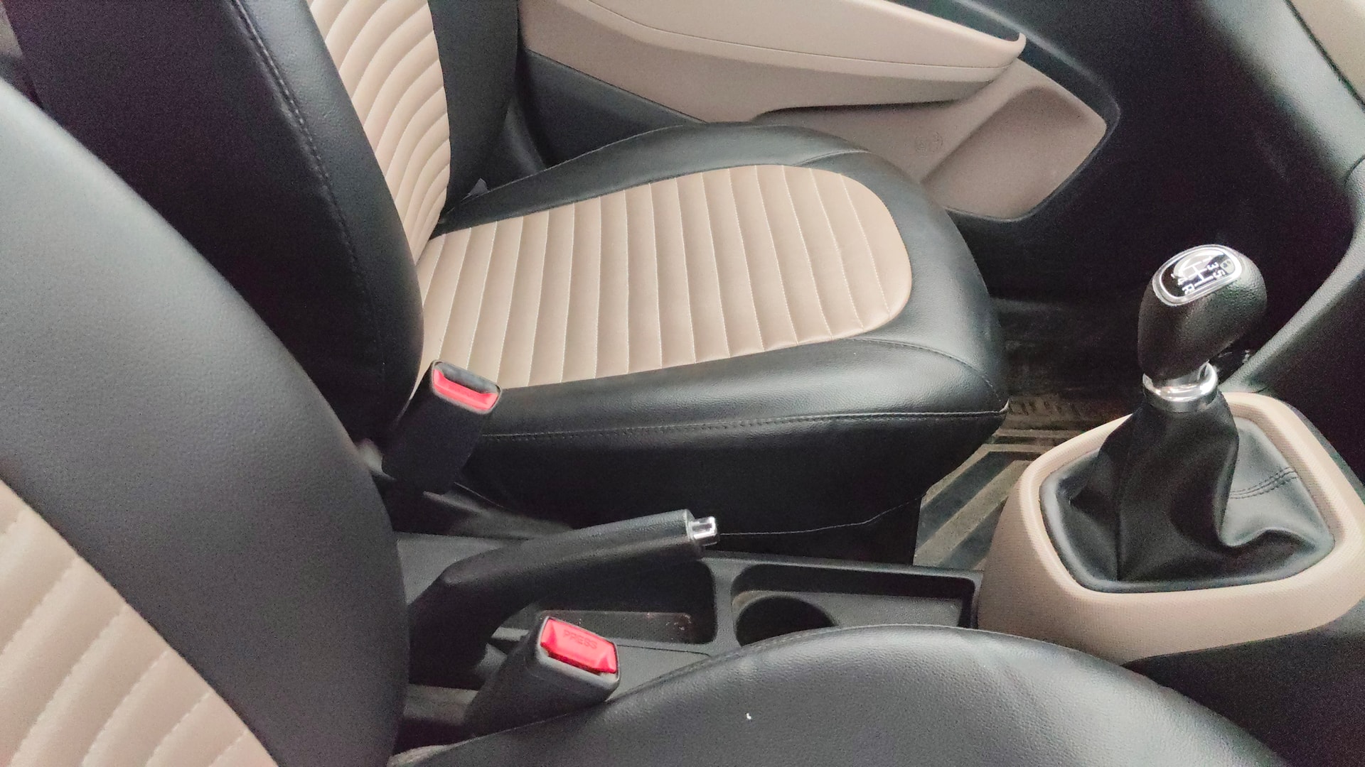 View 2017 Hyundai Grand i10 1.2 Asta Petrol Image 39 Used 2017 Hyundai Grand i10 1.2 Asta Petrol Image 39